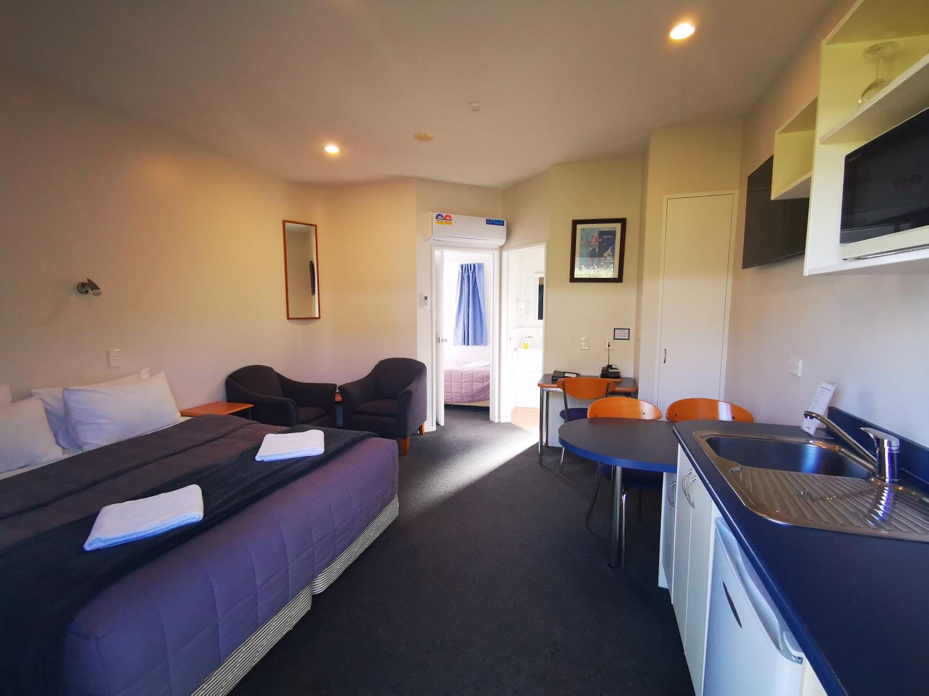 One-Bedroom Apartment - Photo 1