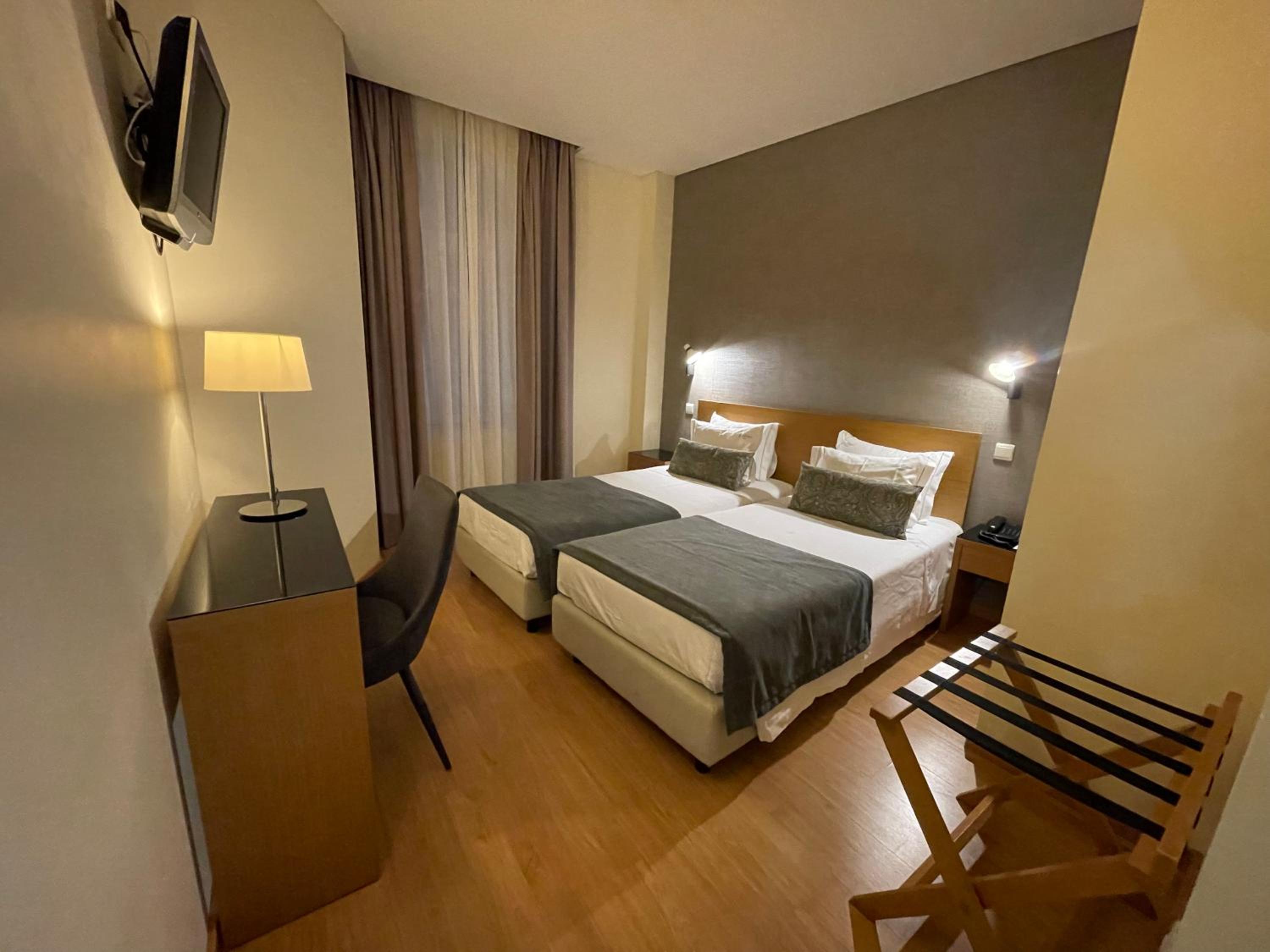 Twin Room - Photo 2