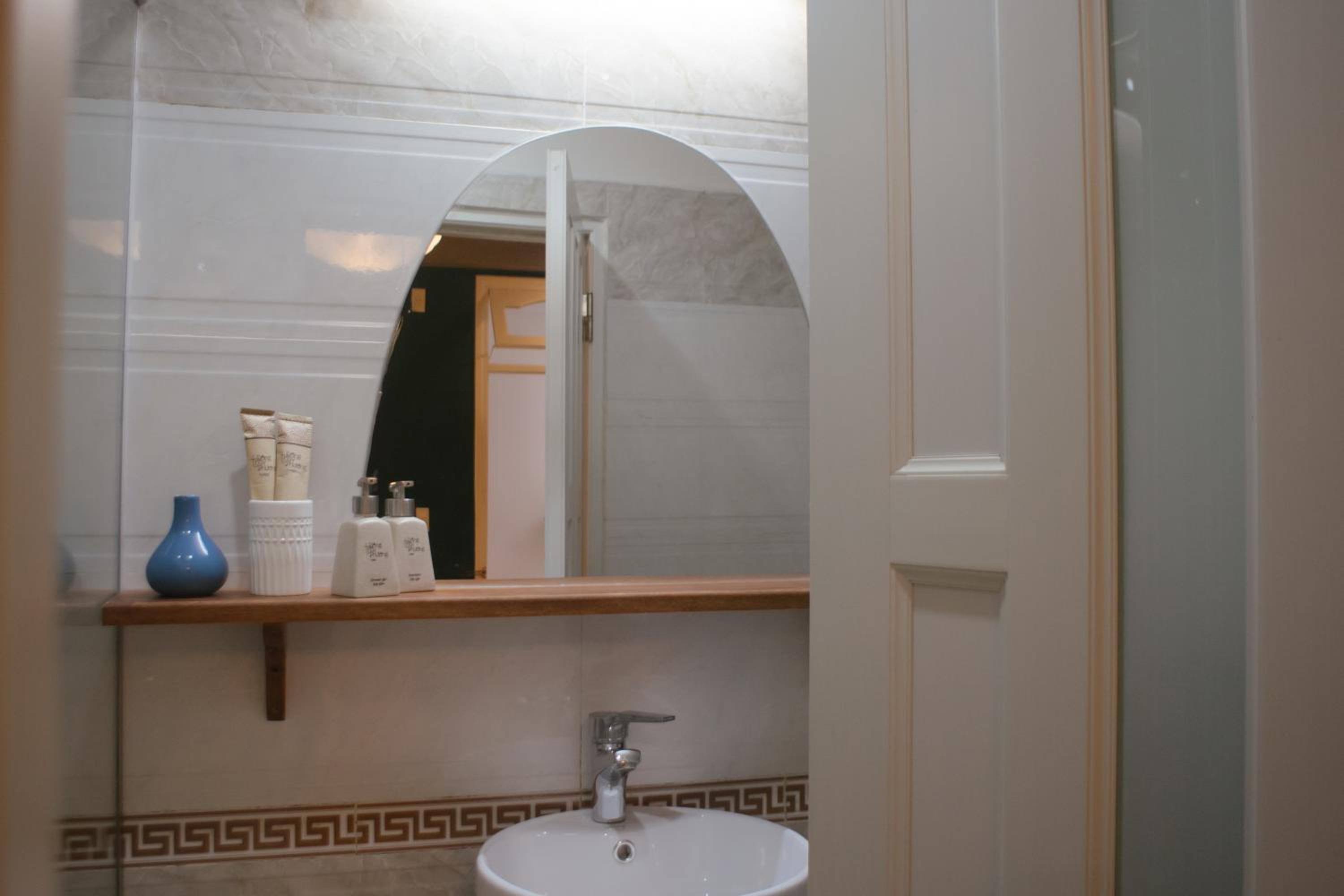 Deluxe Quadruple Room - Photo 17