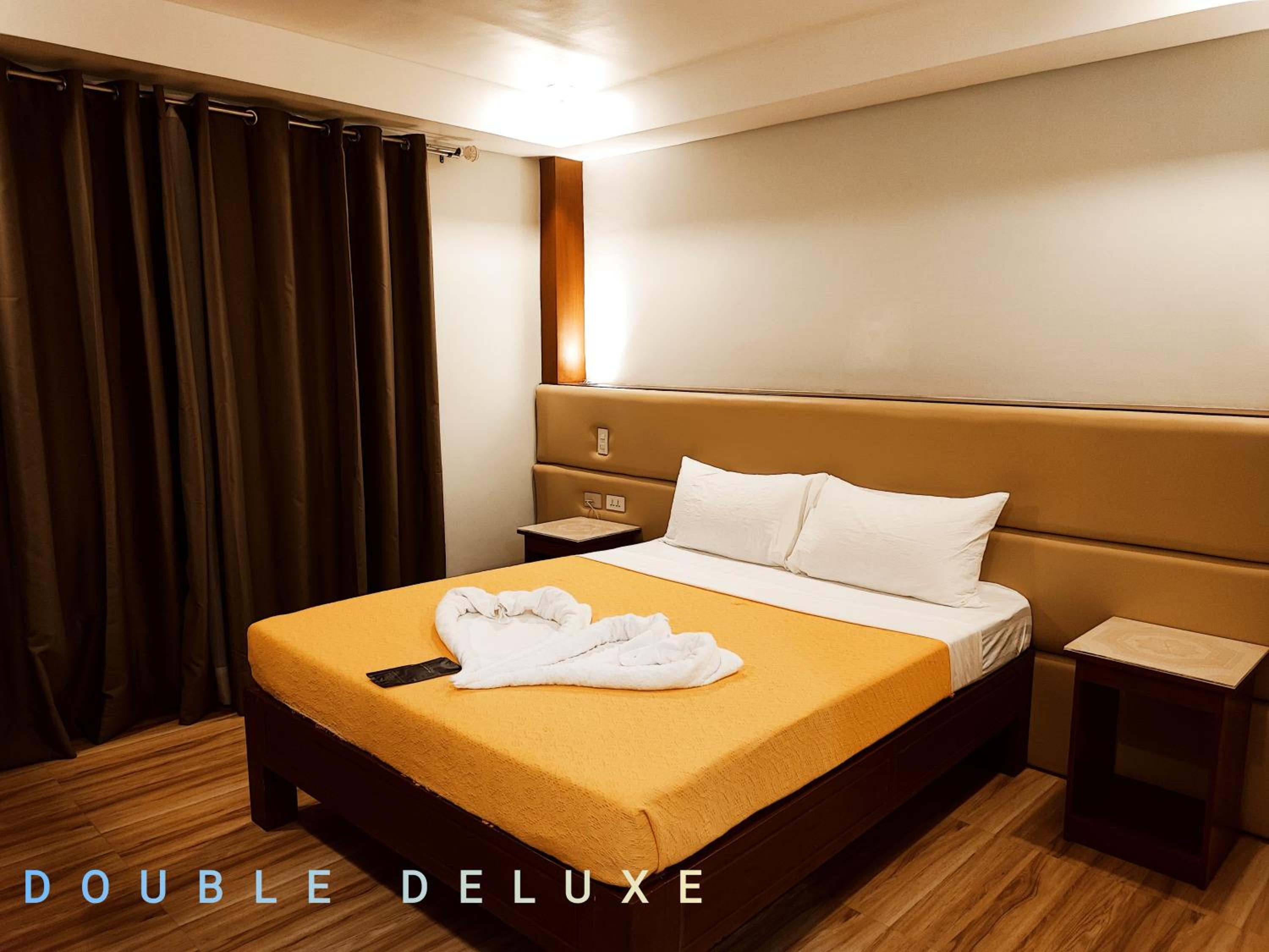 Deluxe Double Room (2 Adults + 1 Child) photo 2