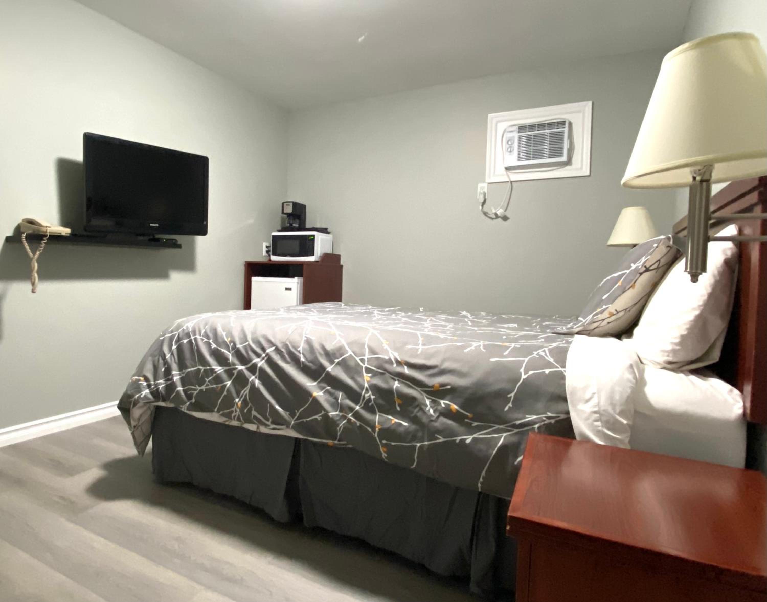 Standard Queen Room - Photo 7