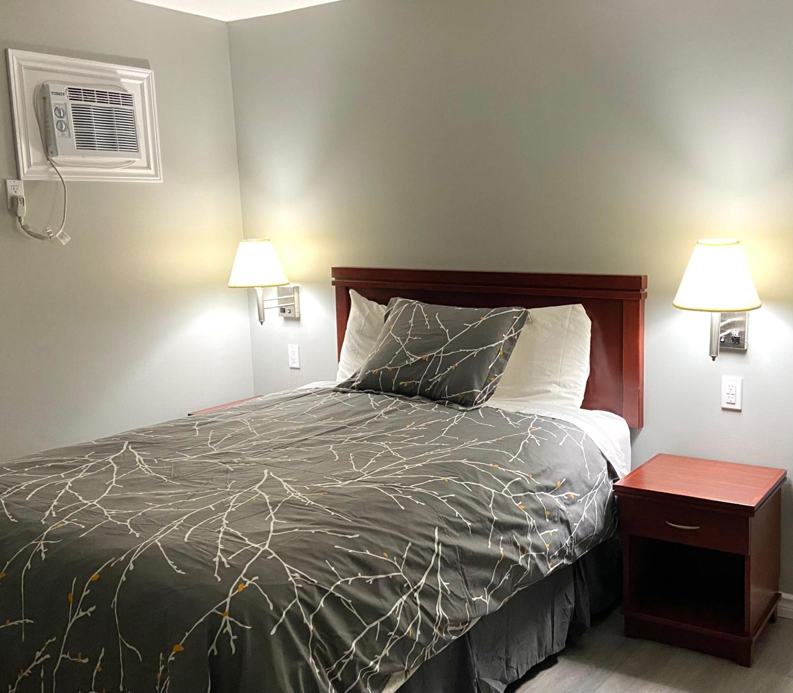 Standard Queen Room - Photo 6