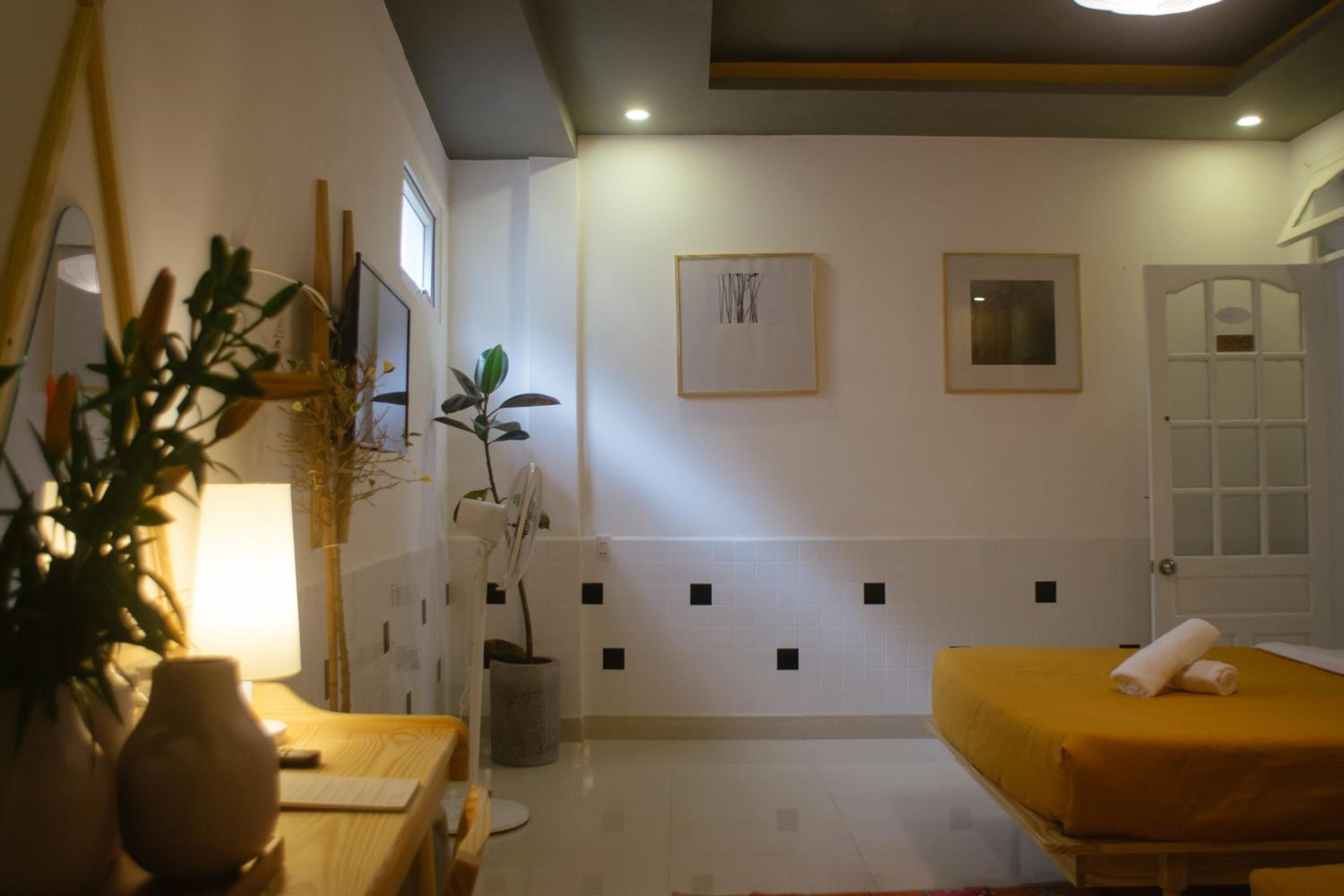Twin Room with Private Bathroom - Photo 9