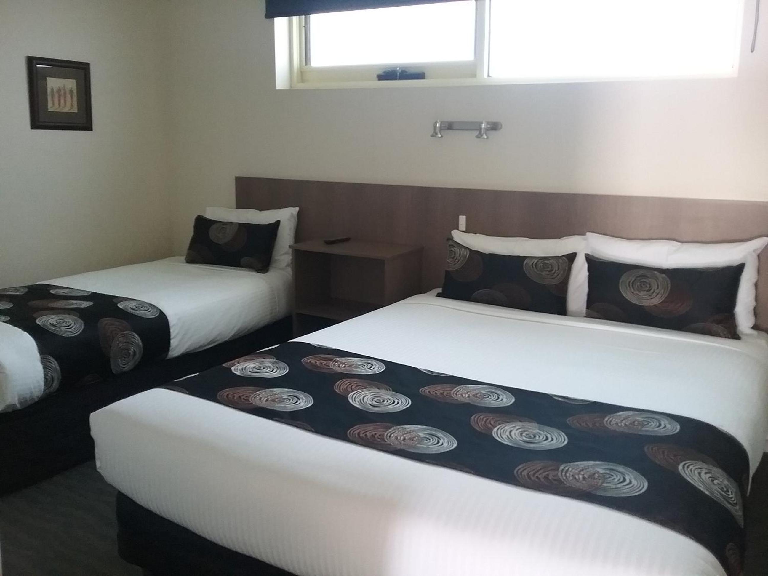 Deluxe Family Suite photo 3