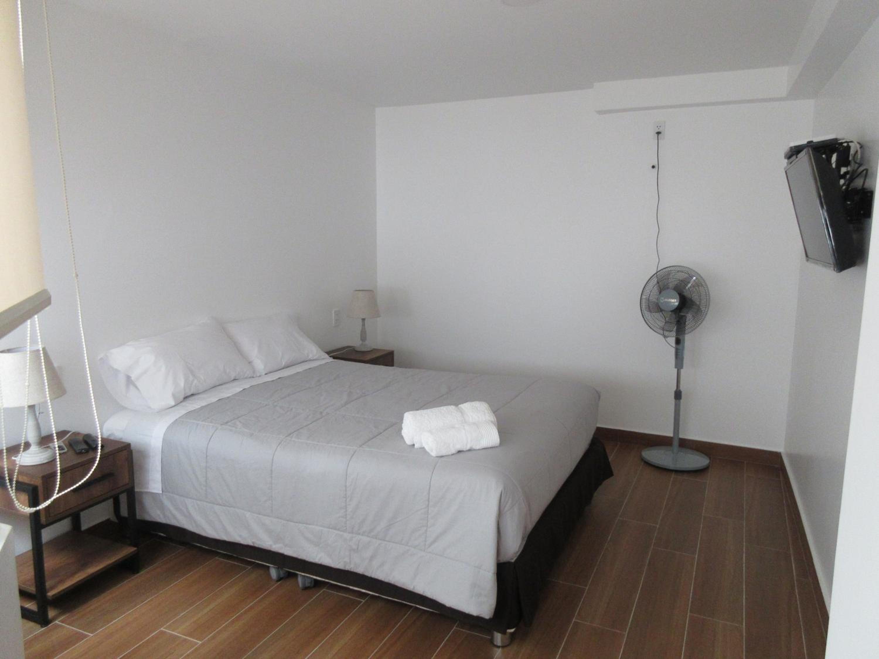 One-Bedroom Apartment photo 1