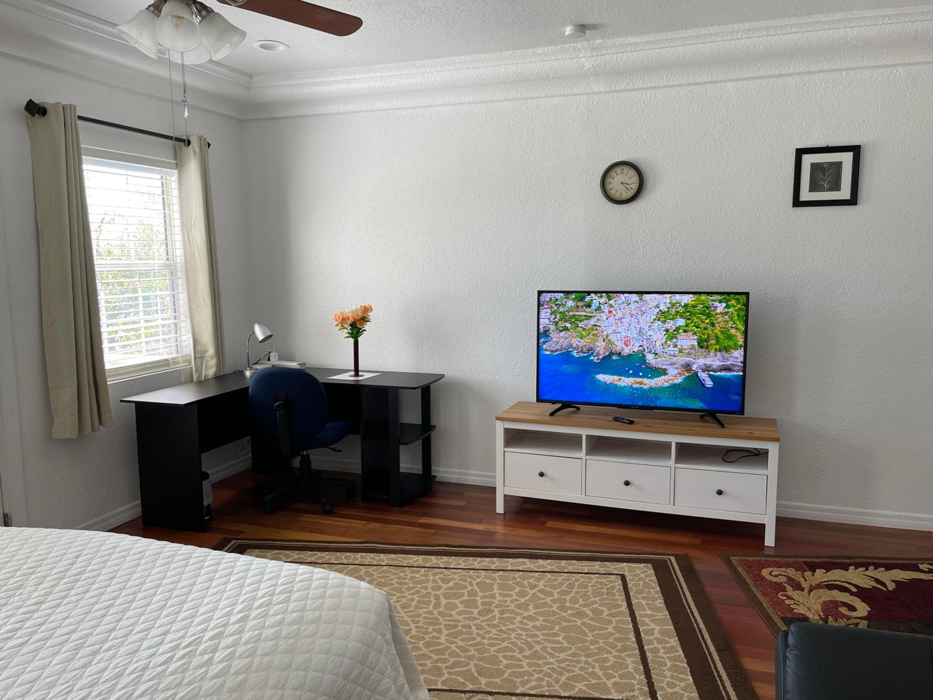 Two-Bedroom Apartment - Photo 32