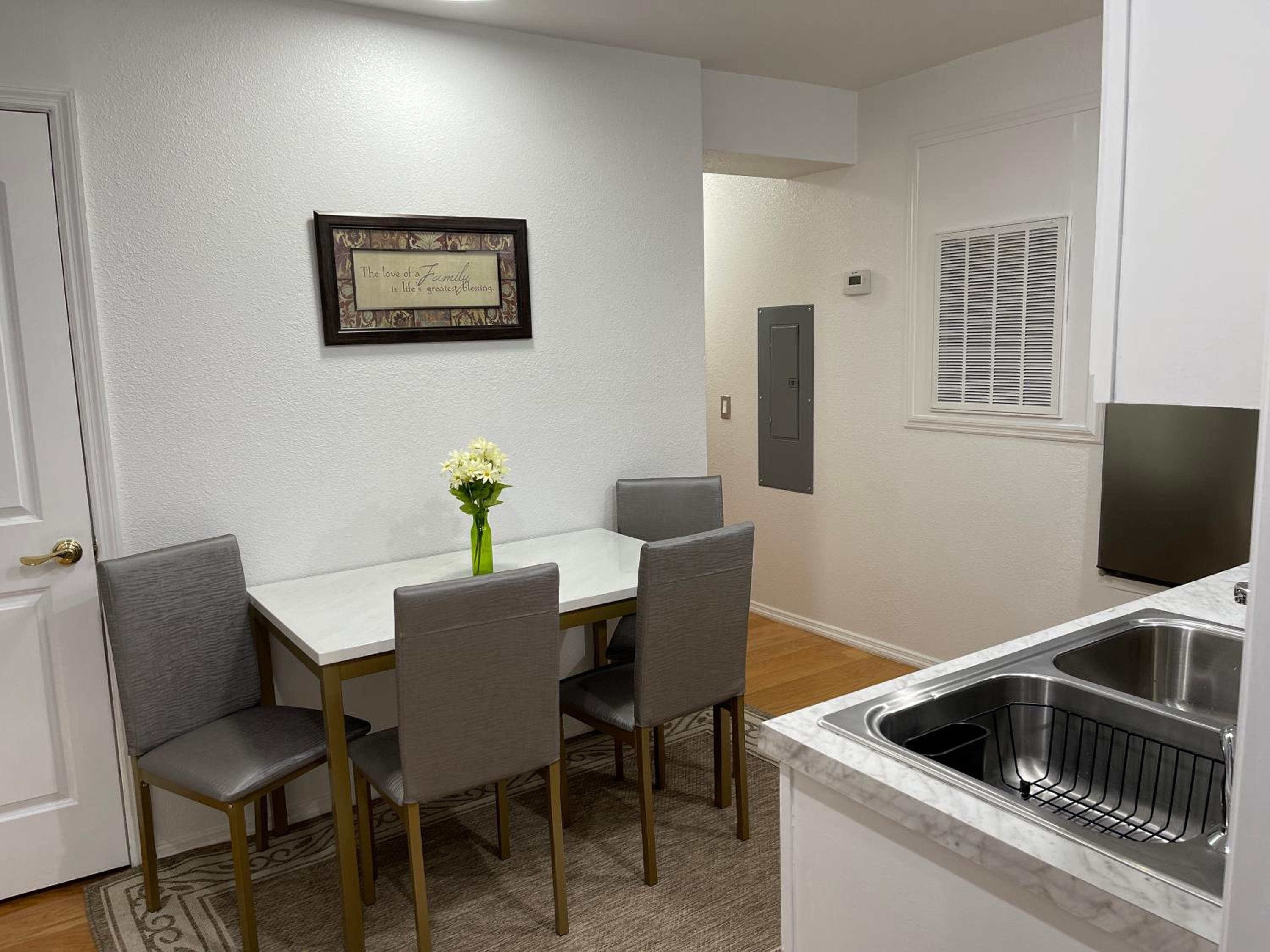 Two-Bedroom Apartment - Photo 5