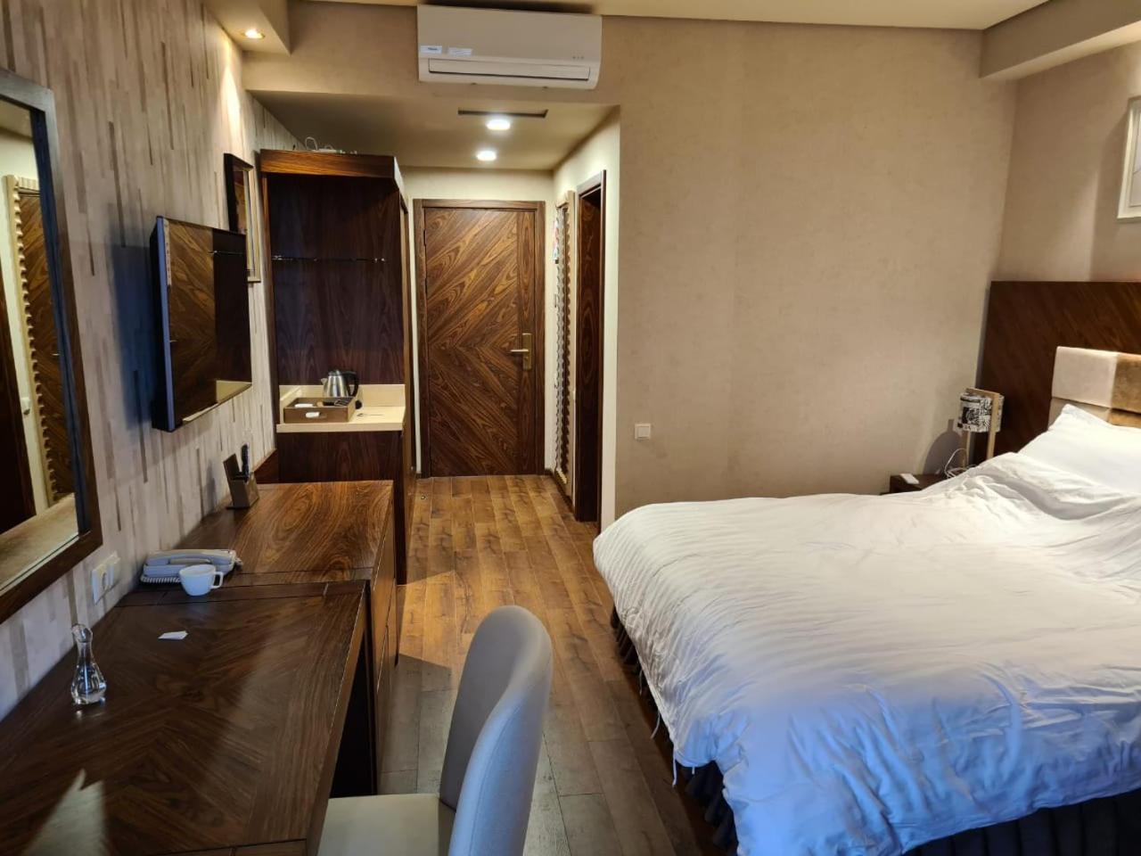 Studio Apartment photo 1
