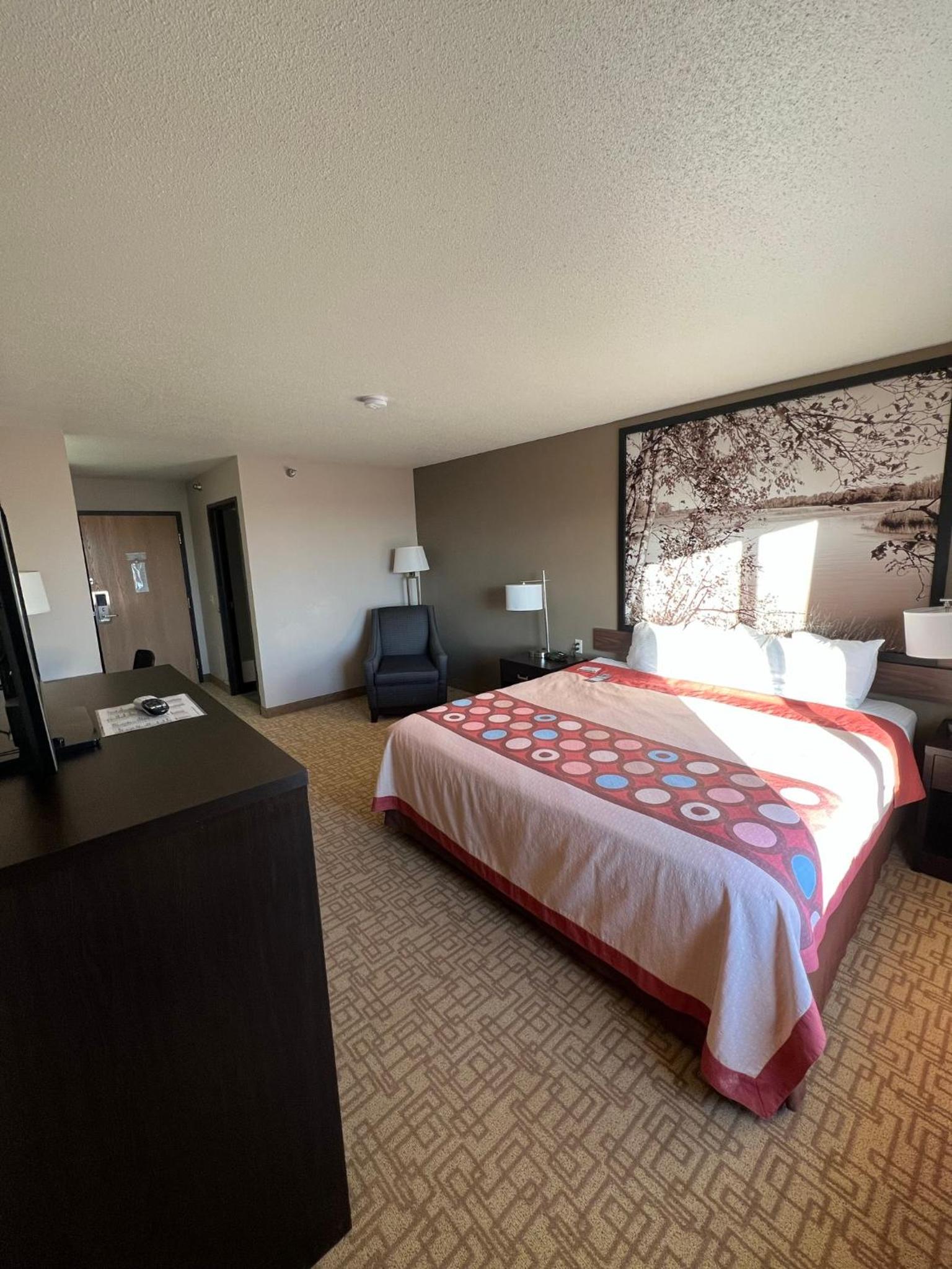 King Room - Non-Smoking - Photo 1