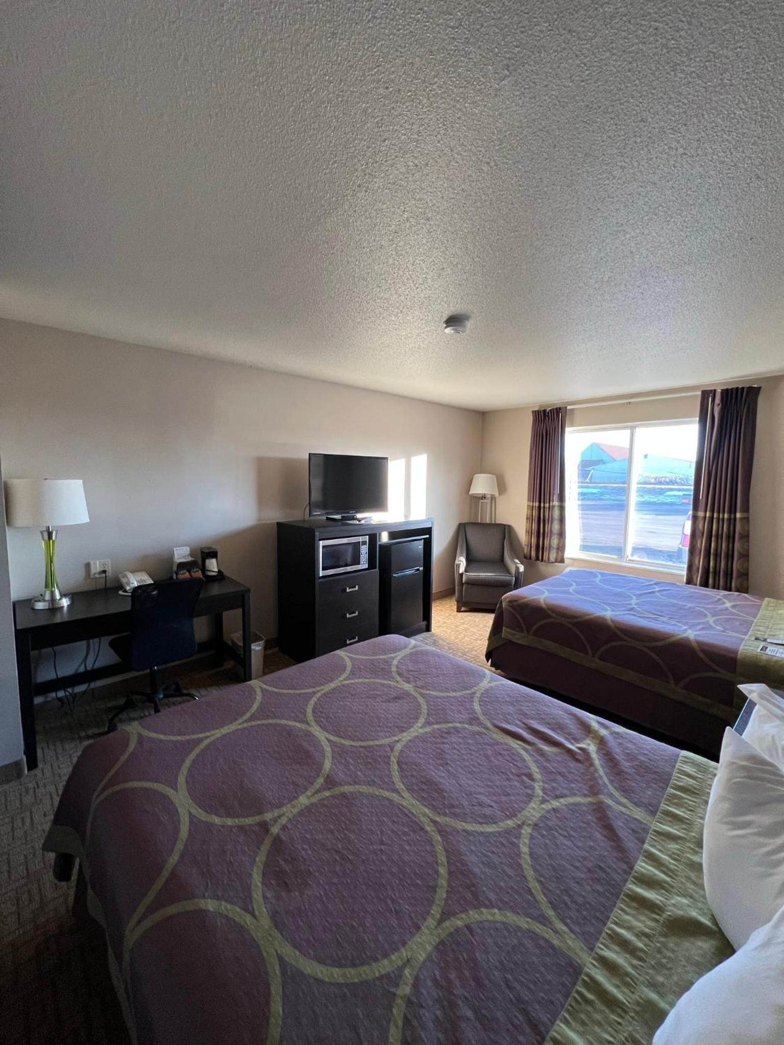 Queen Room with Two Queen Beds - Non-Smoking - Photo 3