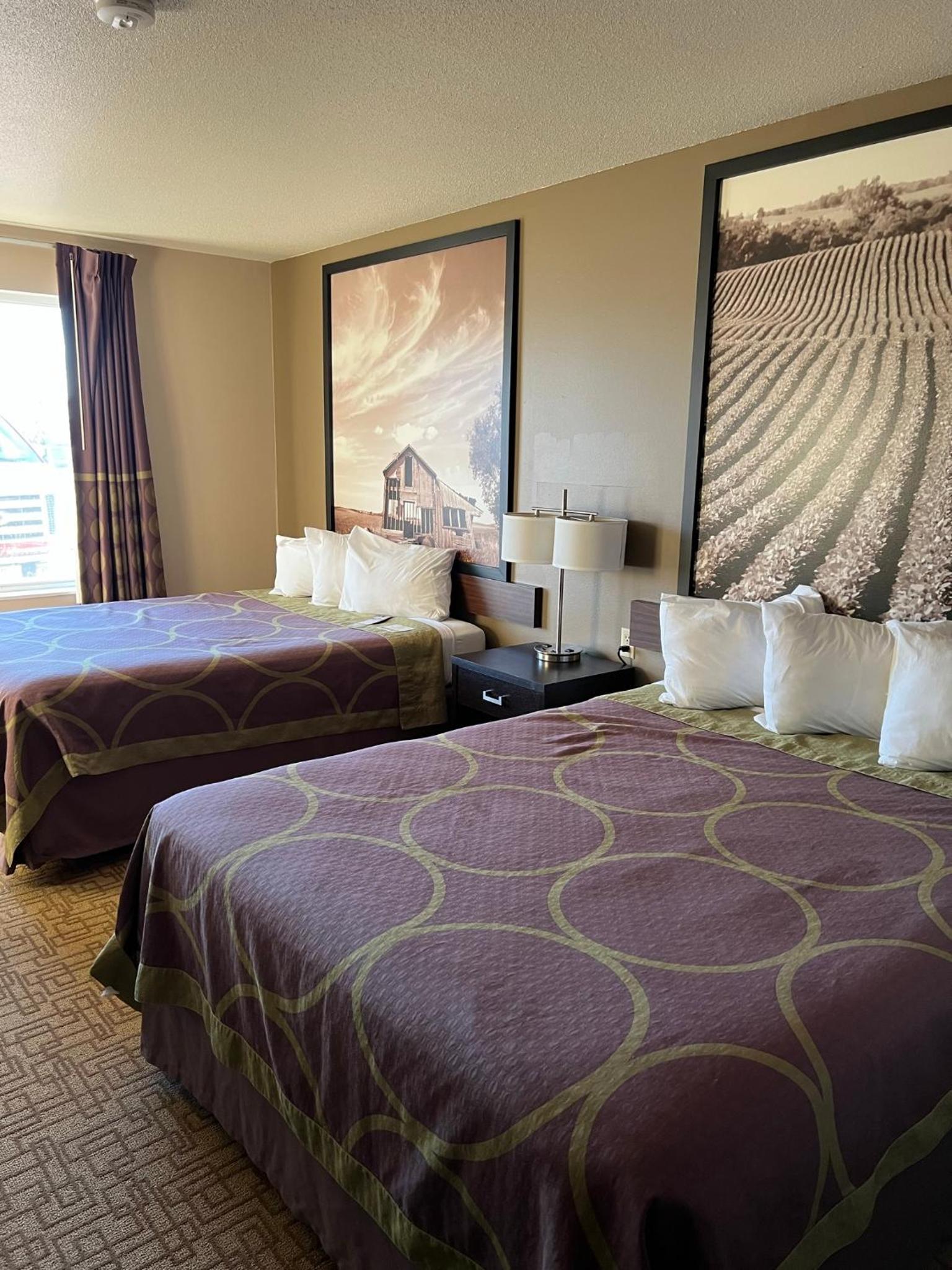 Queen Room with Two Queen Beds - Non-Smoking - Photo 1