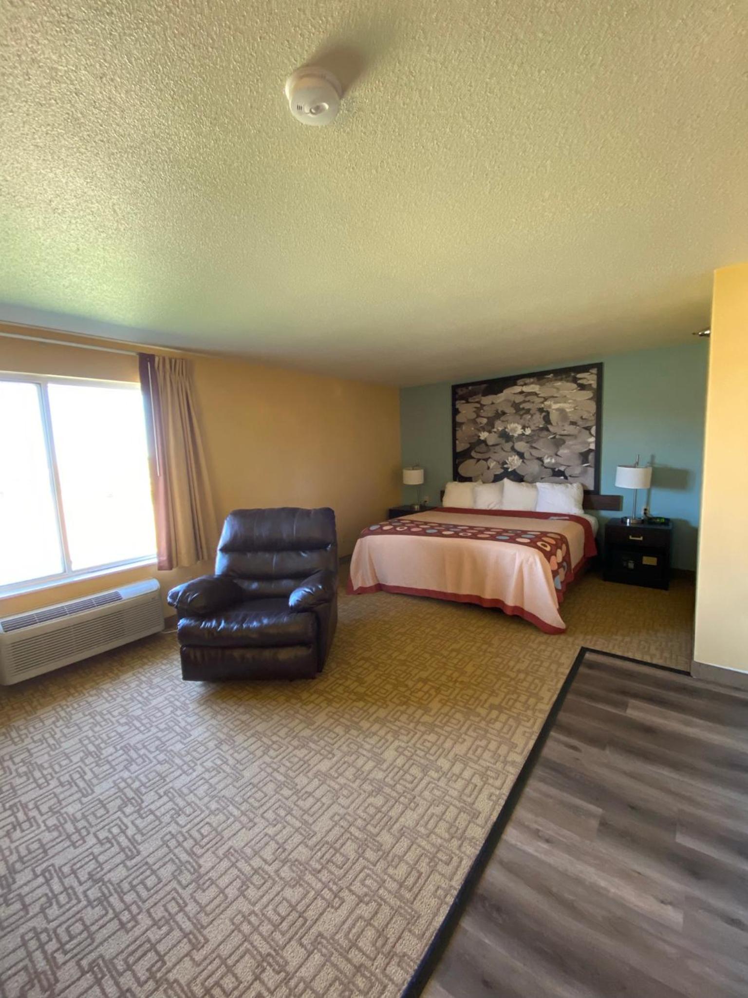 Deluxe King Suite with Jetted Tub and Kitchenette - Non-Smoking - Photo 1