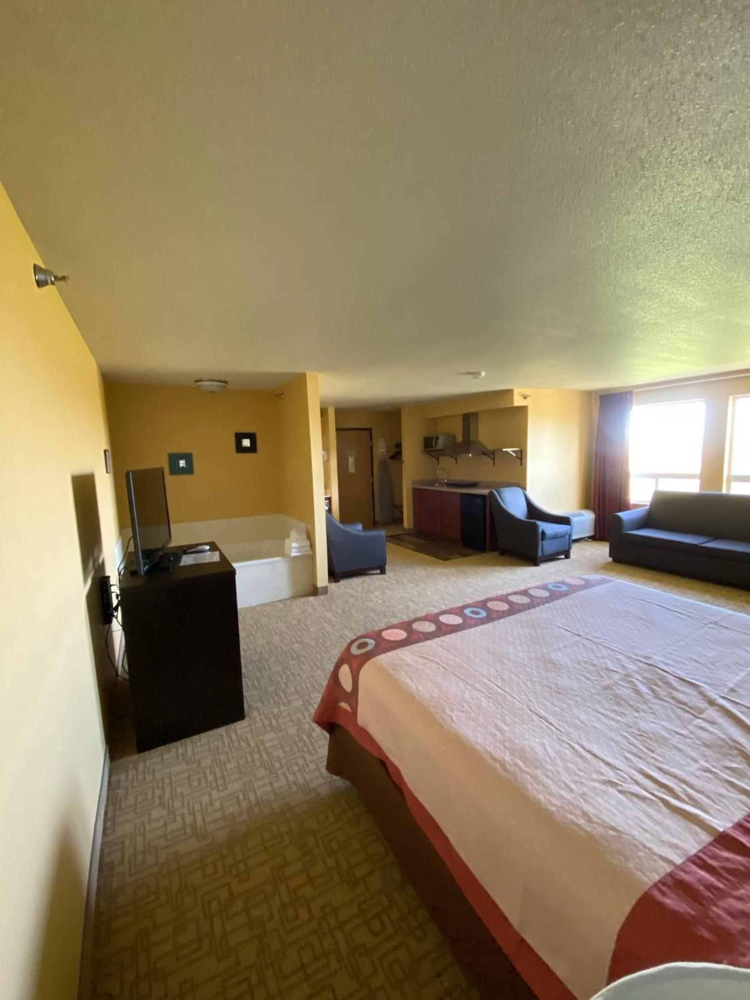 Presidential King Suite with Sofa Bed - Non-Smoking photo 2