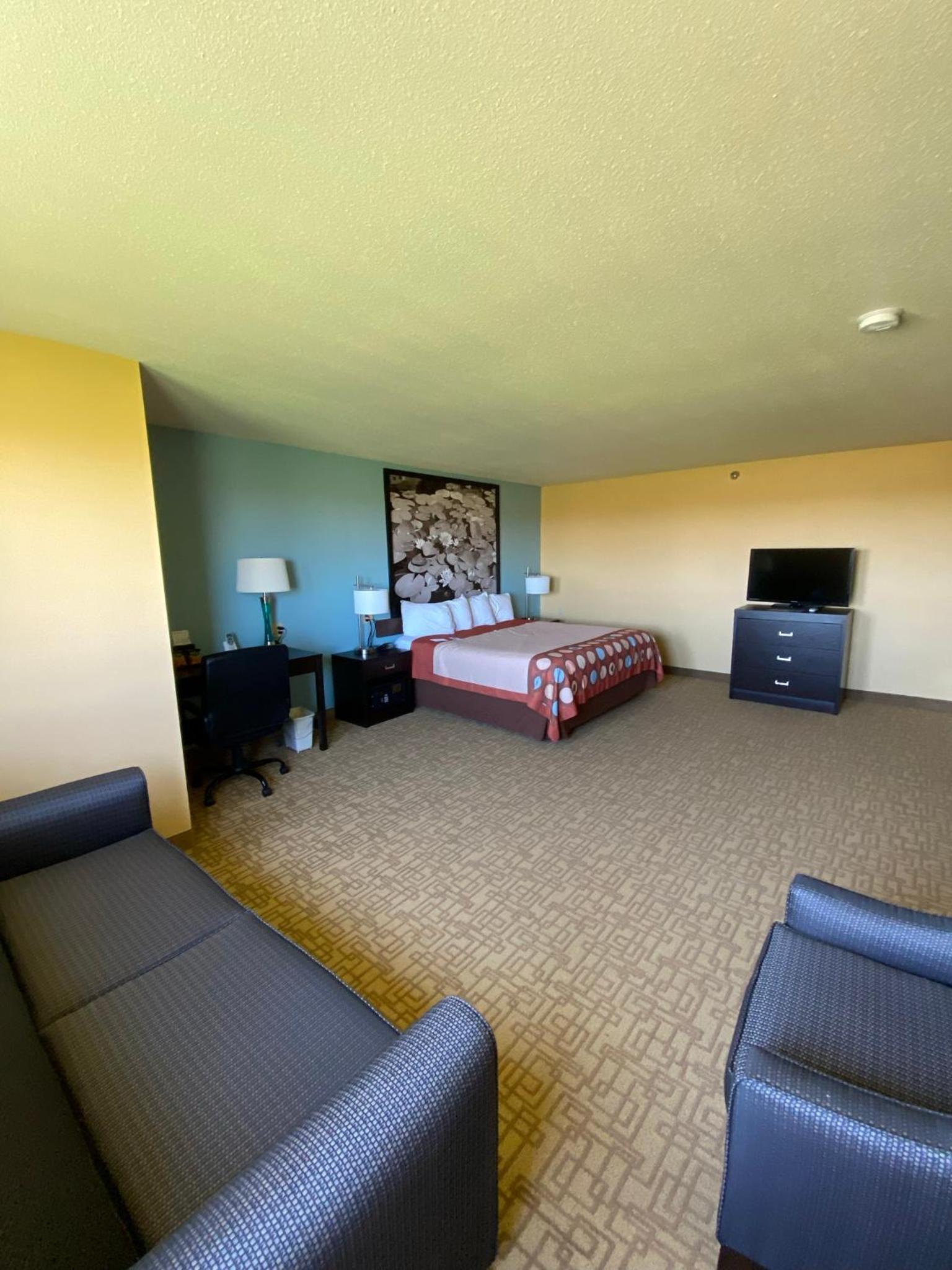Presidential King Suite with Sofa Bed - Non-Smoking photo 1