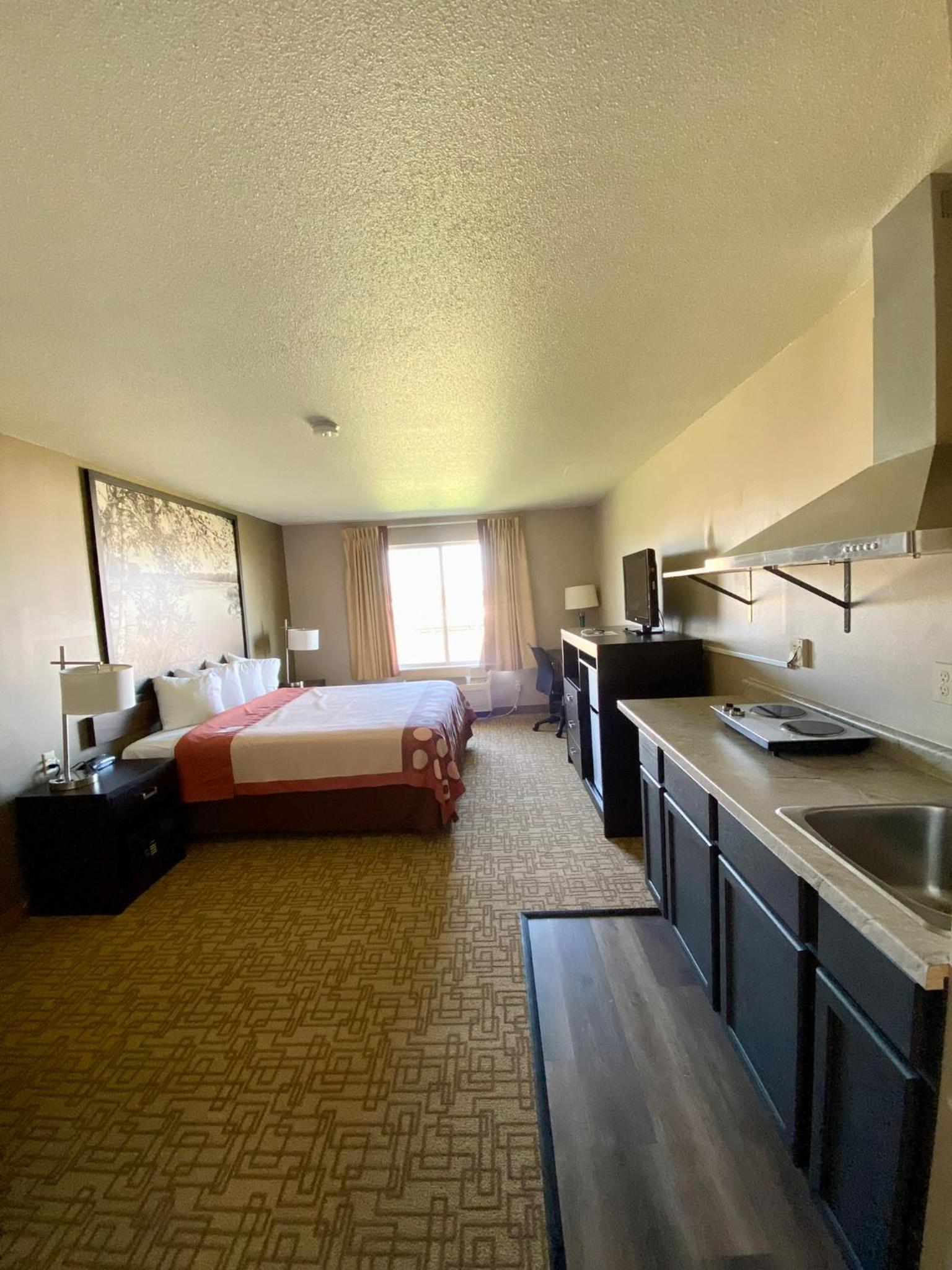 King Room with Kitchenette - Non-Smoking - Photo 1