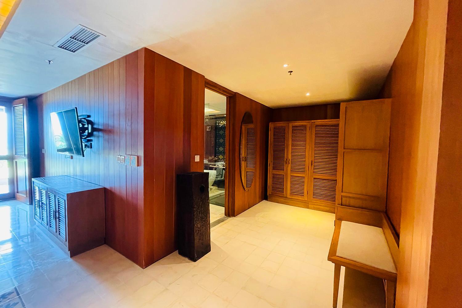 Berawa Royal Suite Ocean Front thumbnail 5