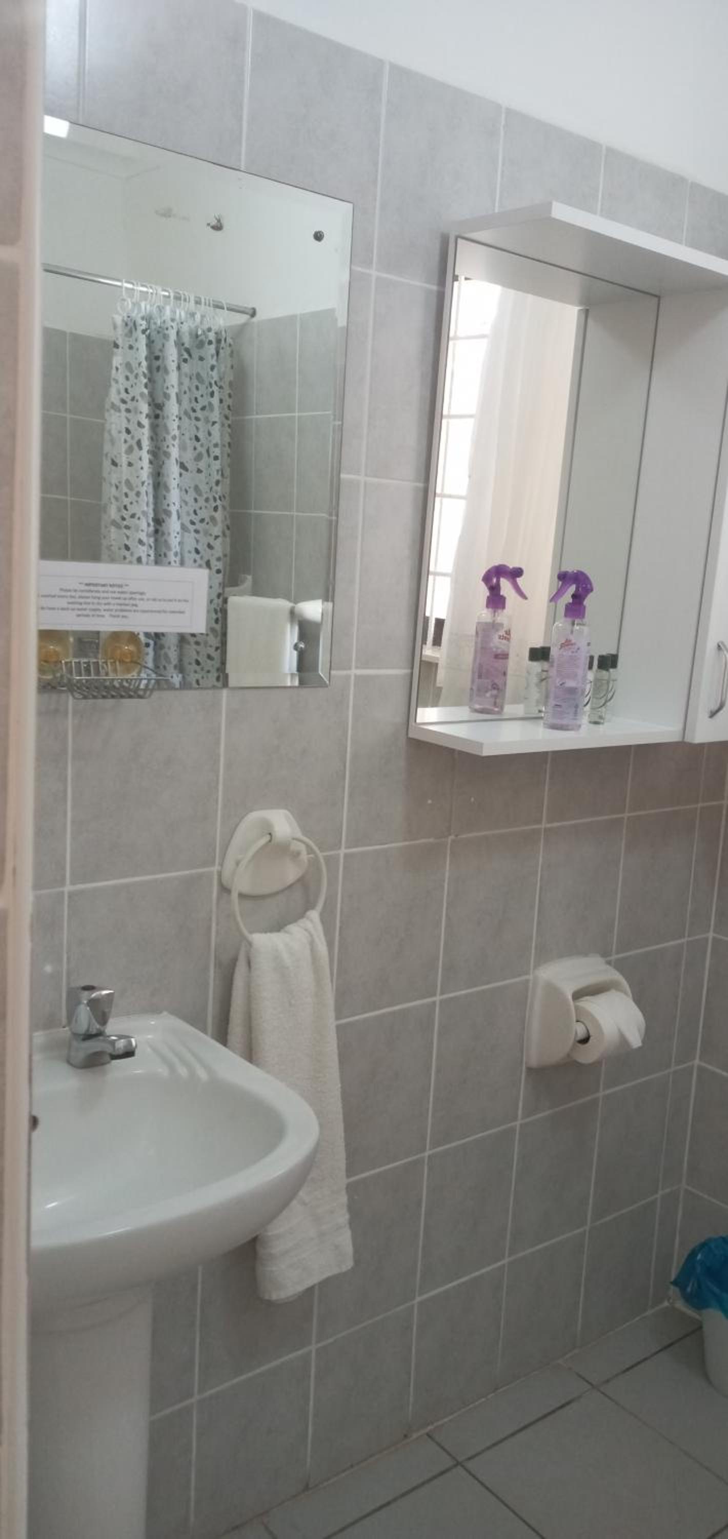 Double Room with Private Bathroom - Photo 8