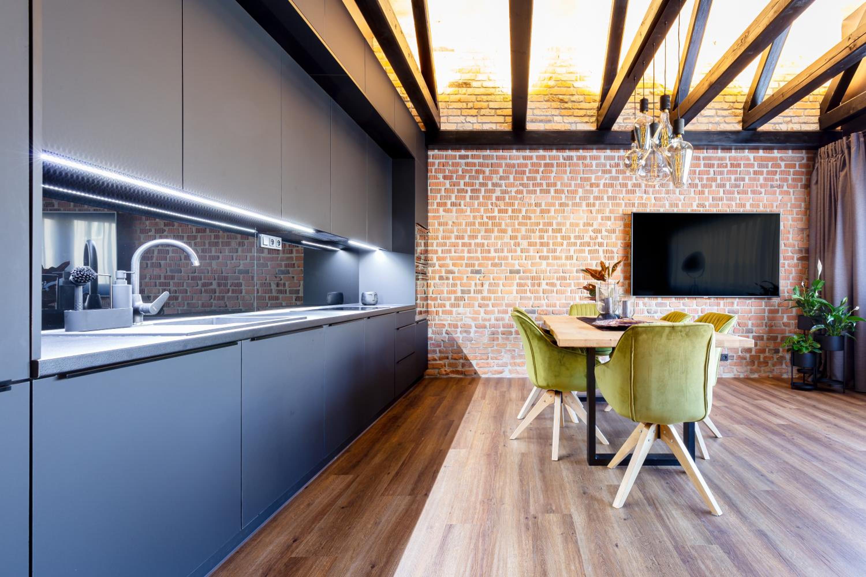 Superior Suite - Photo 7