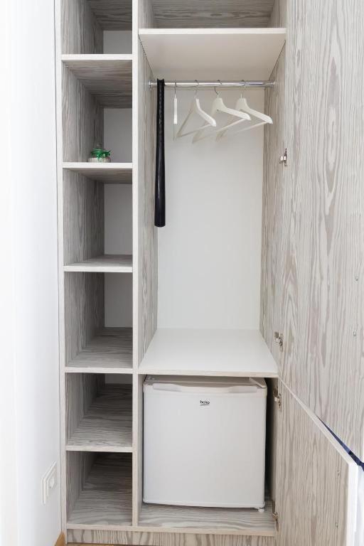 One-Bedroom Apartment - Photo 6