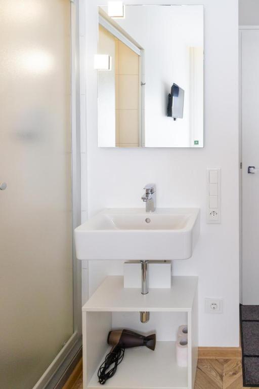 One-Bedroom Apartment - Photo 9
