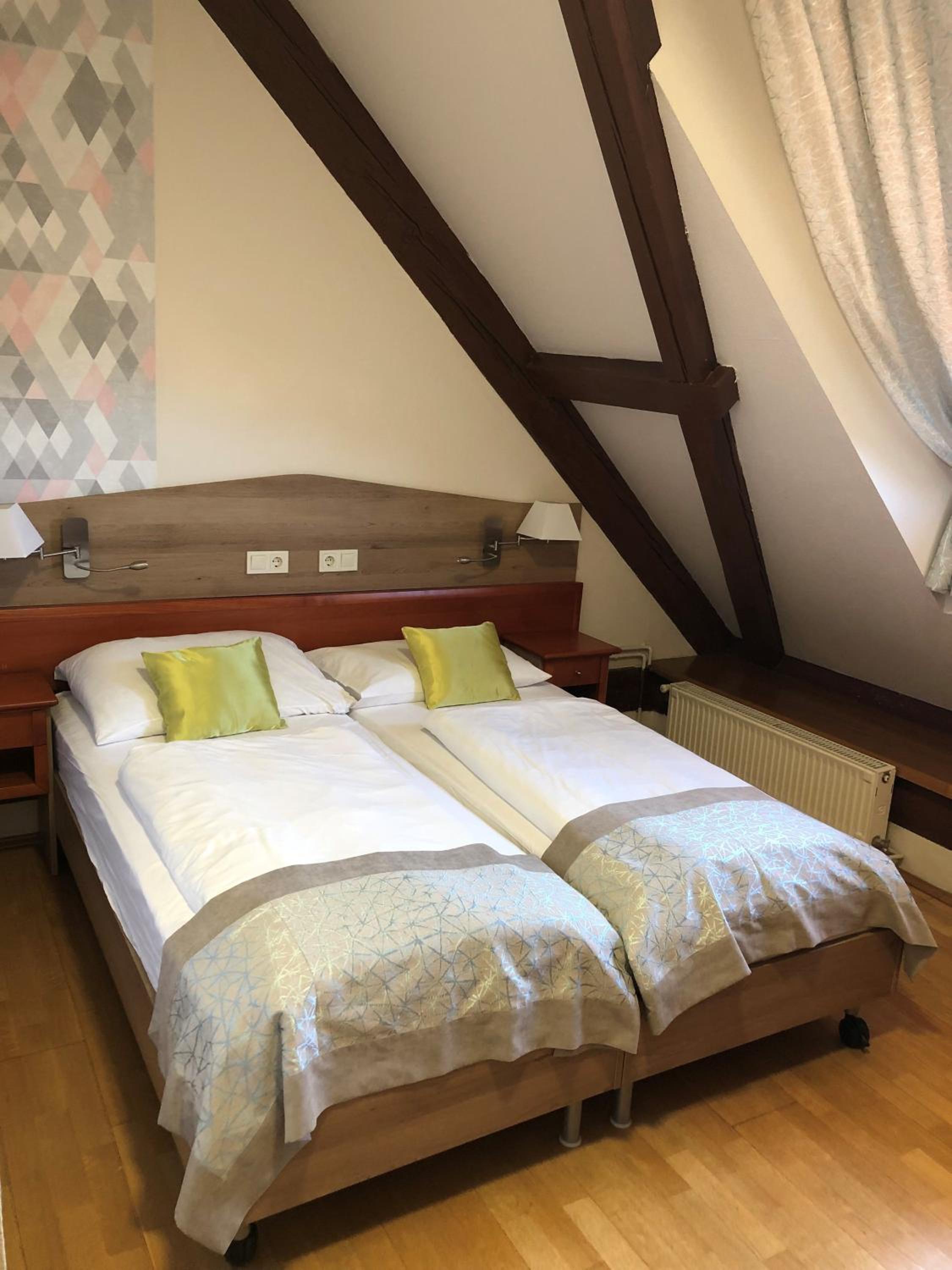 Economy Twin Room - Photo 1