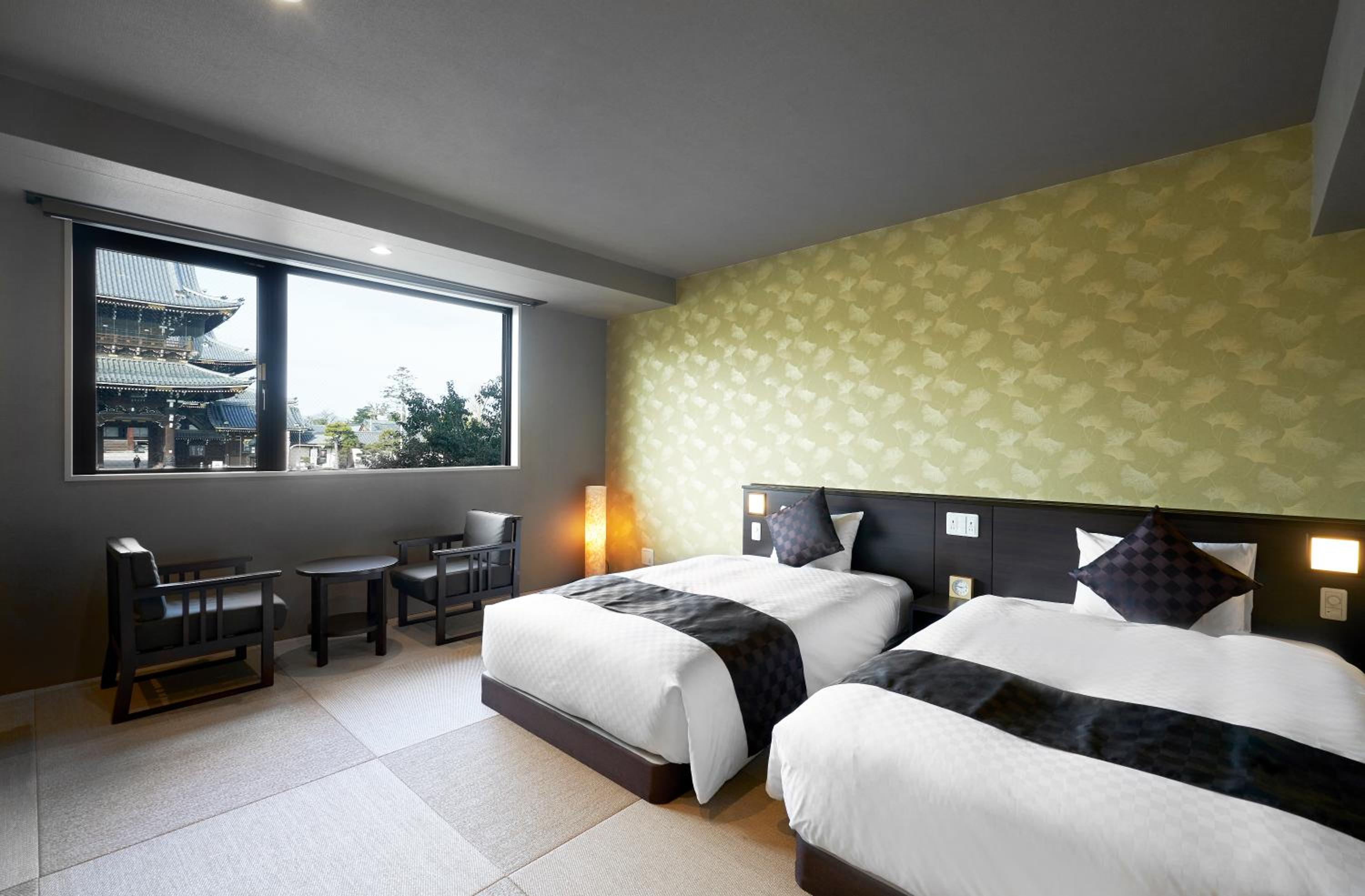 Deluxe Quadruple Room with Tatami Floor and Temple View photo 1