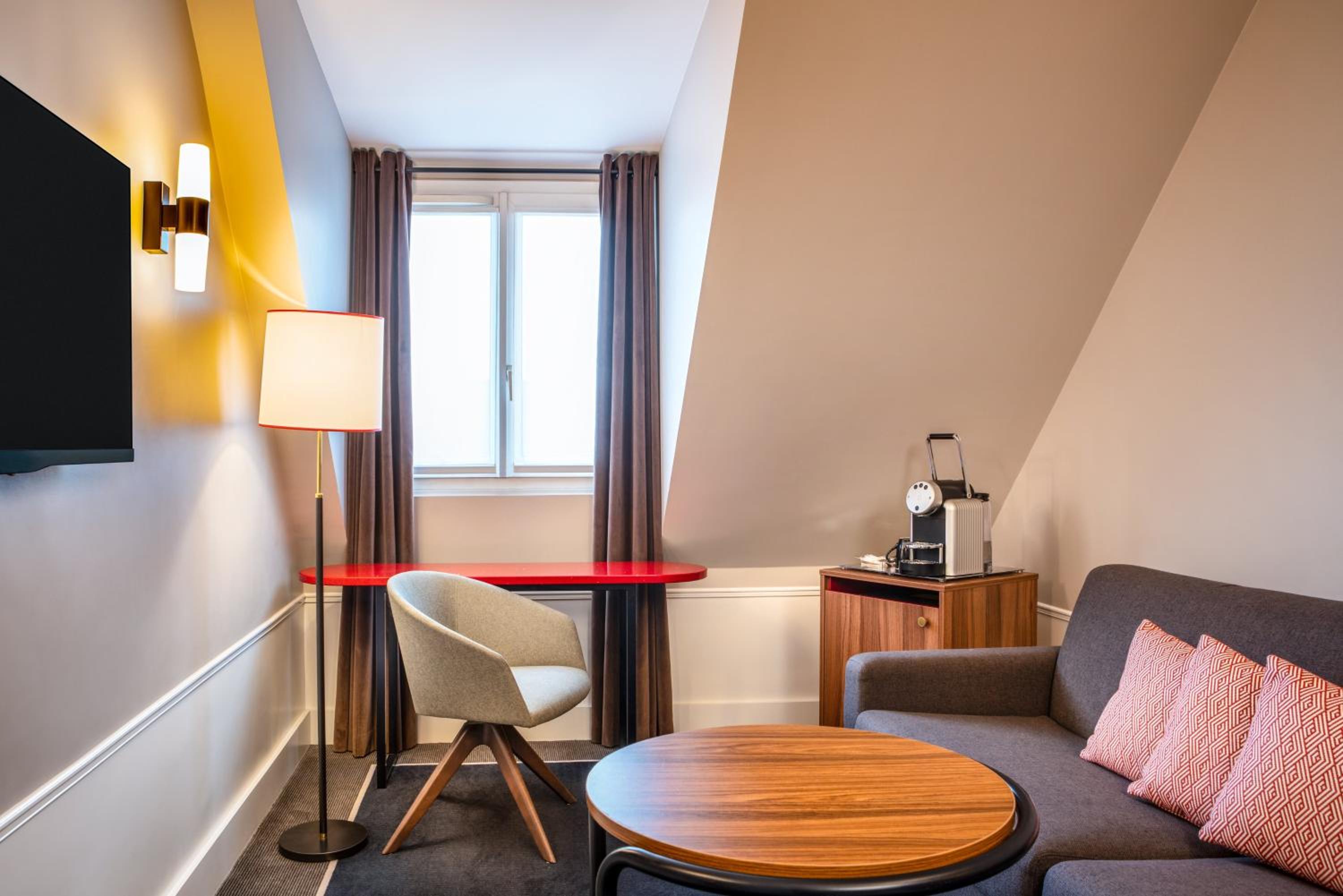 King Suite with Sofa Bed and City View