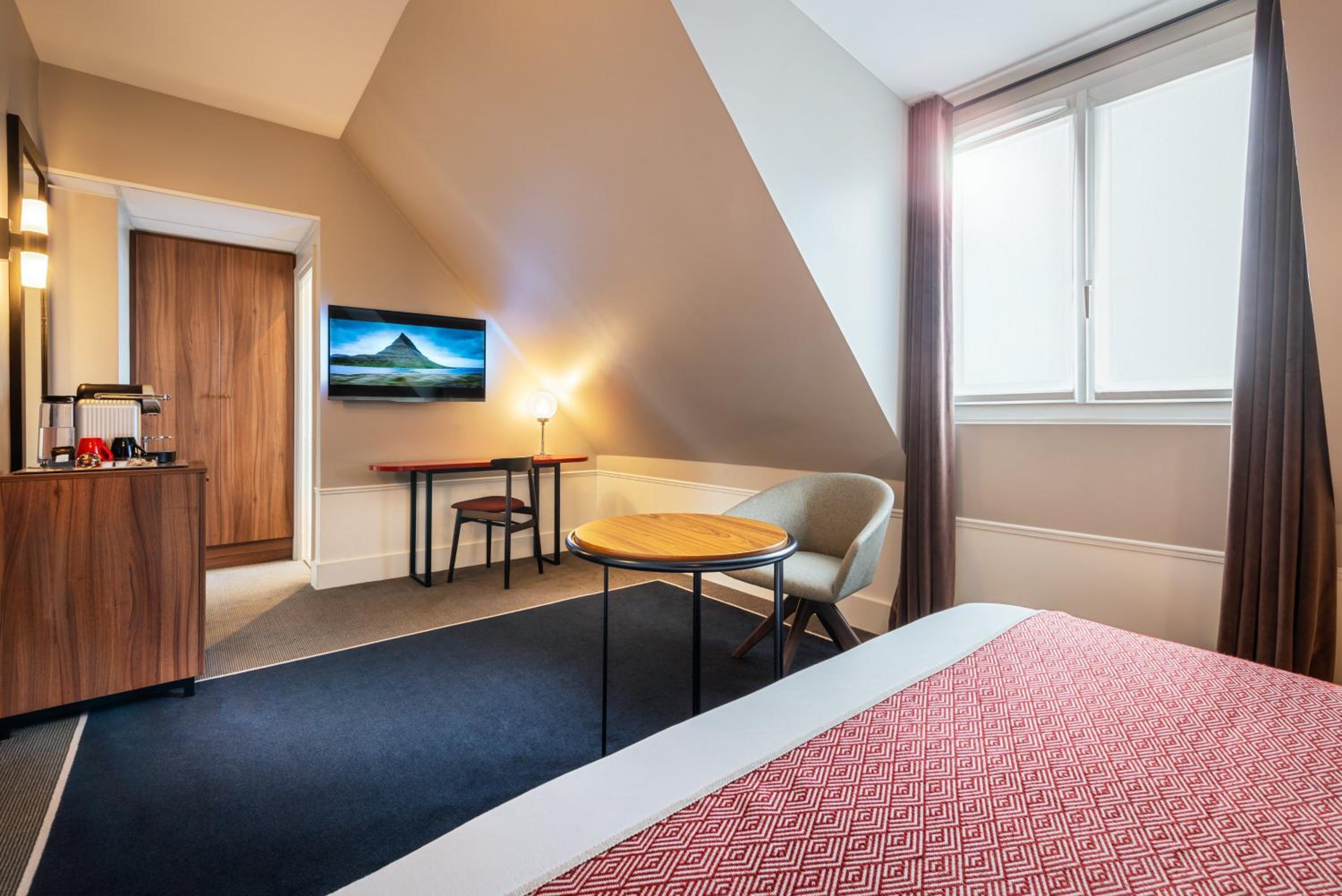 Premium Queen Room with Minifridge