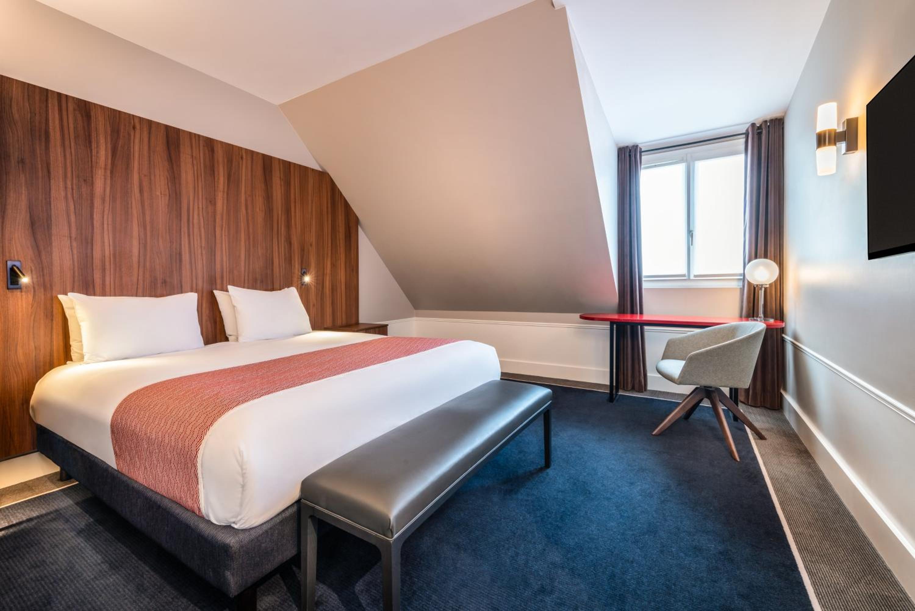 King Suite with Sofa Bed and City View