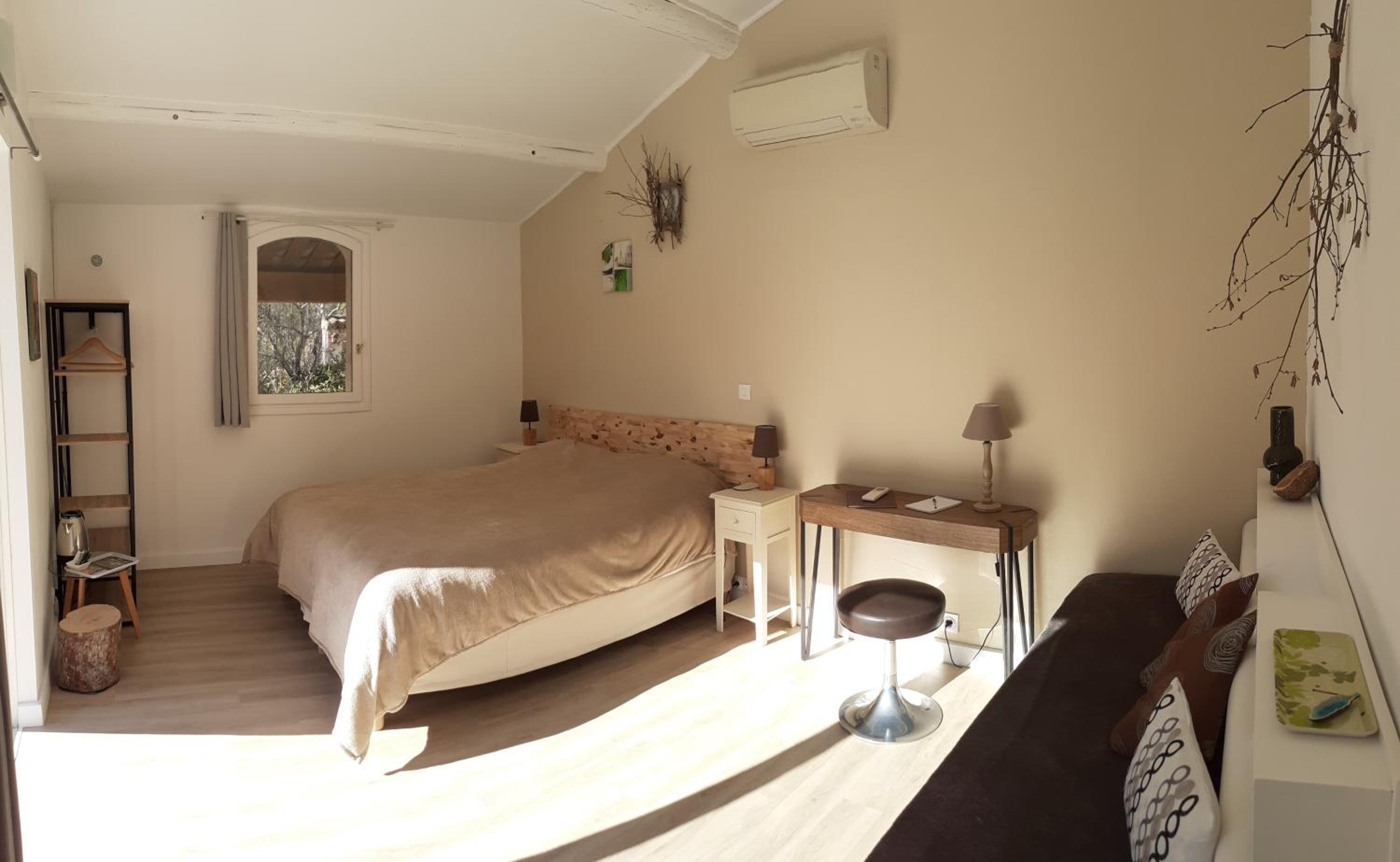 Triple Room with Pool View photo 3