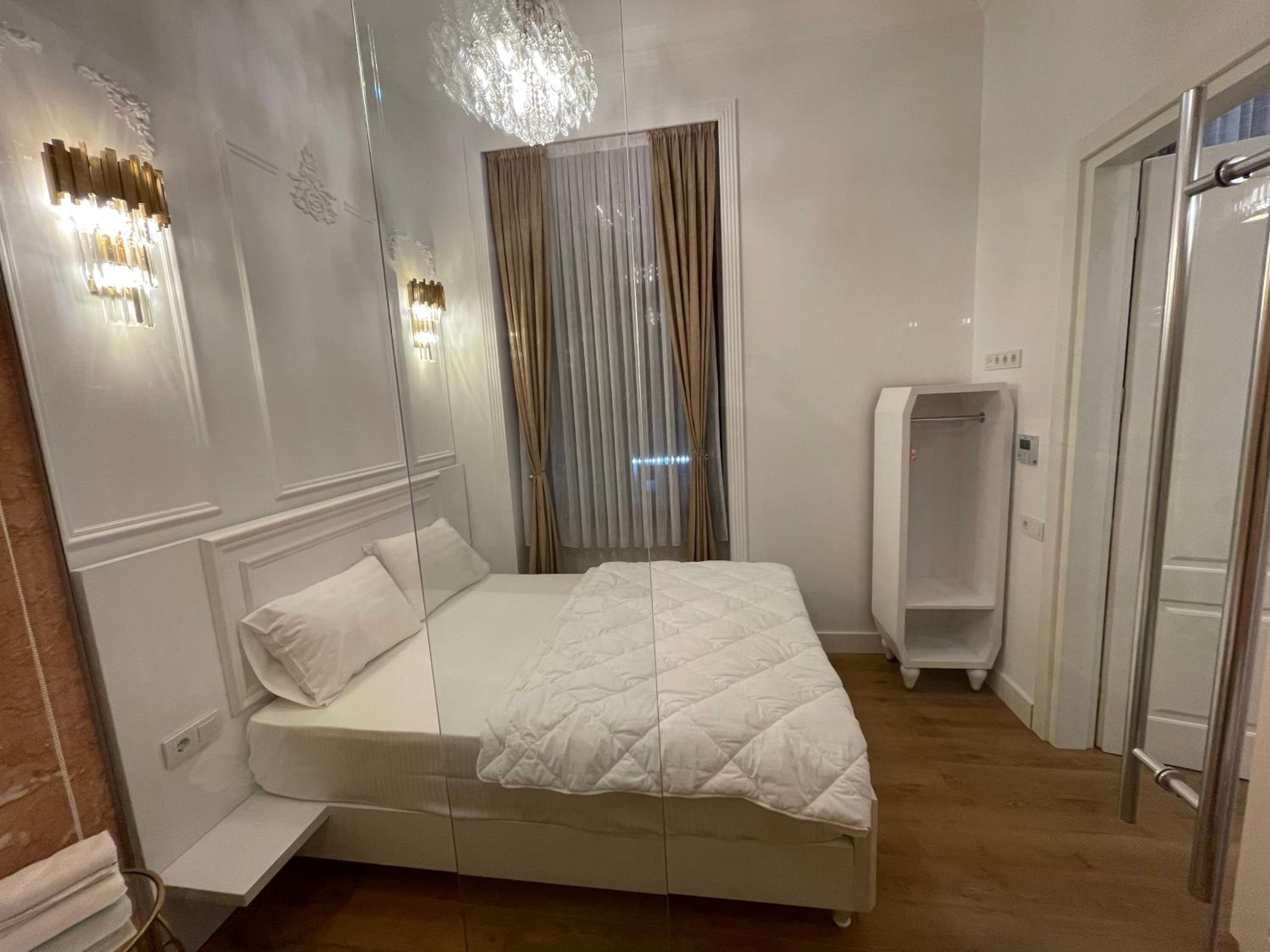 Two-Bedroom Suite - Photo 2