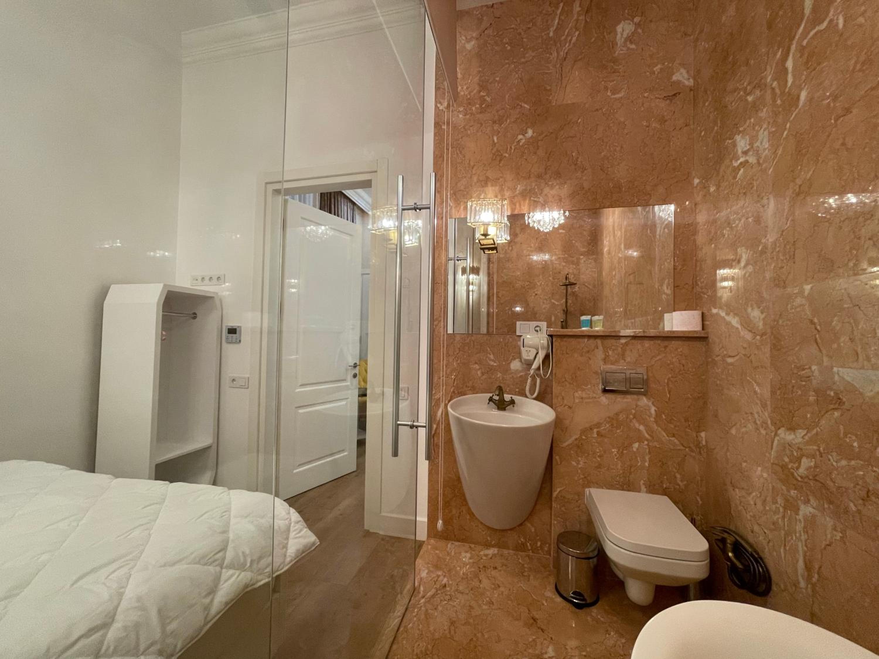 Two-Bedroom Suite - Photo 7