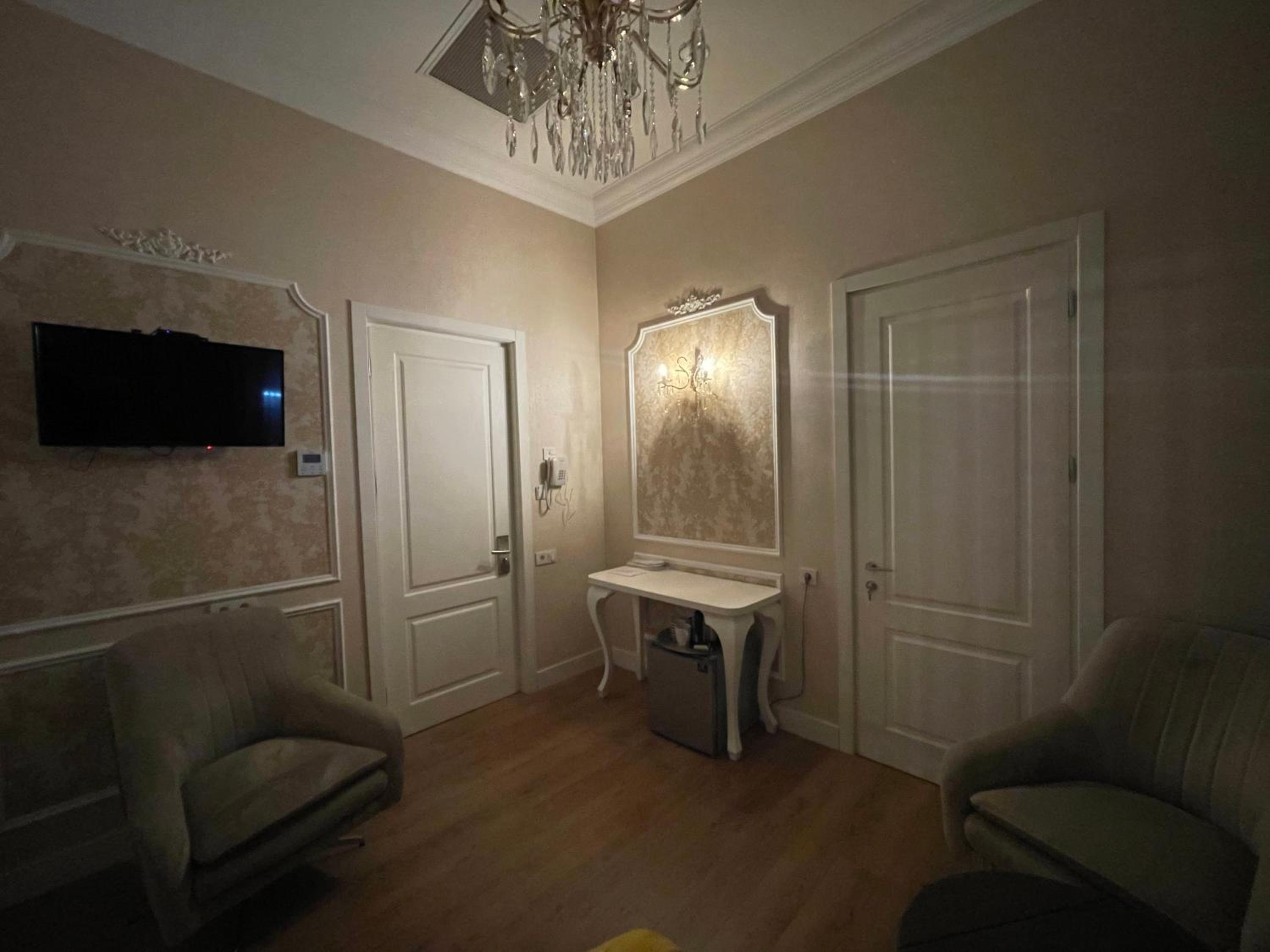 Two-Bedroom Suite - Photo 8