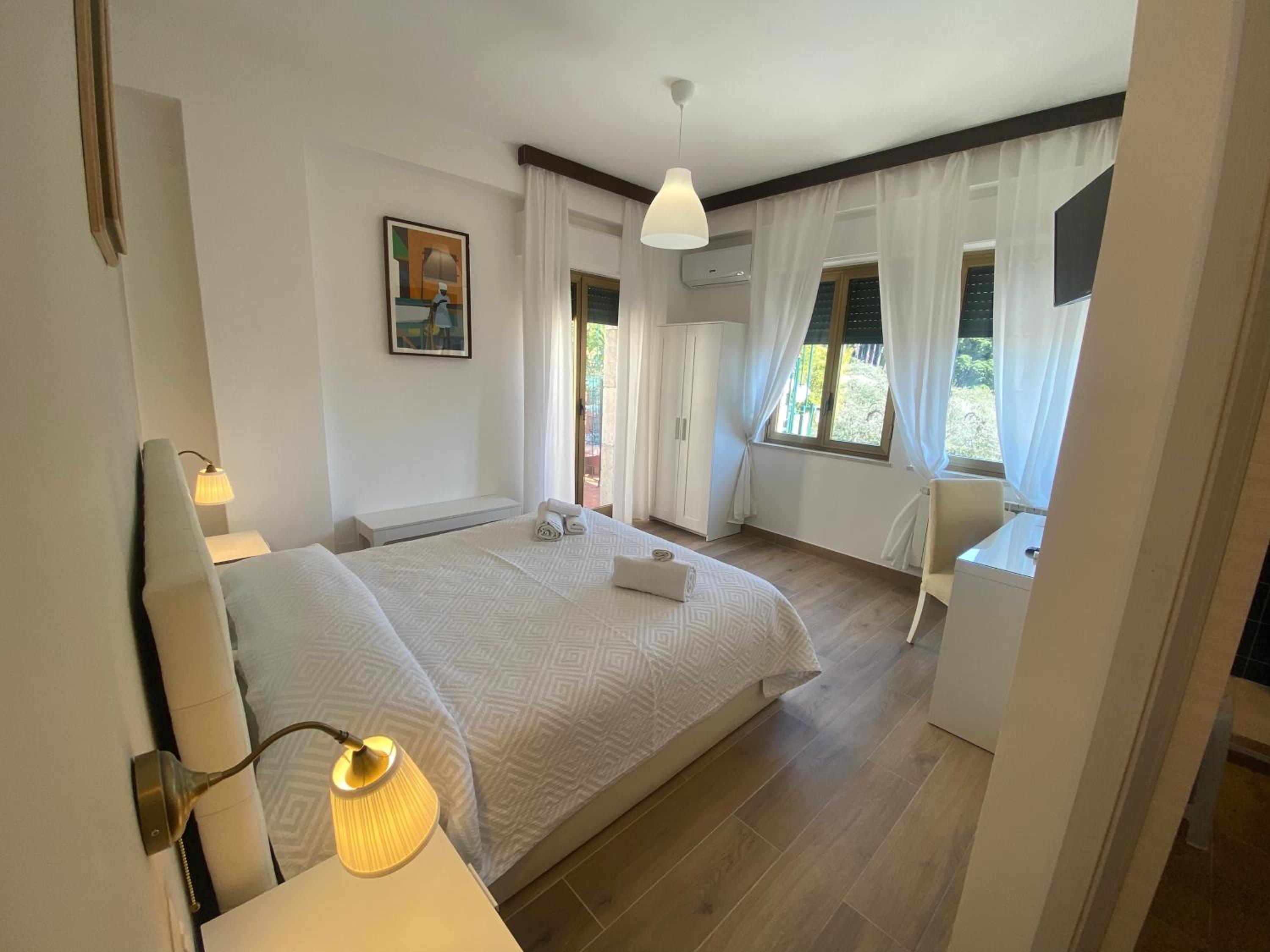 King Room with Balcony photo 1