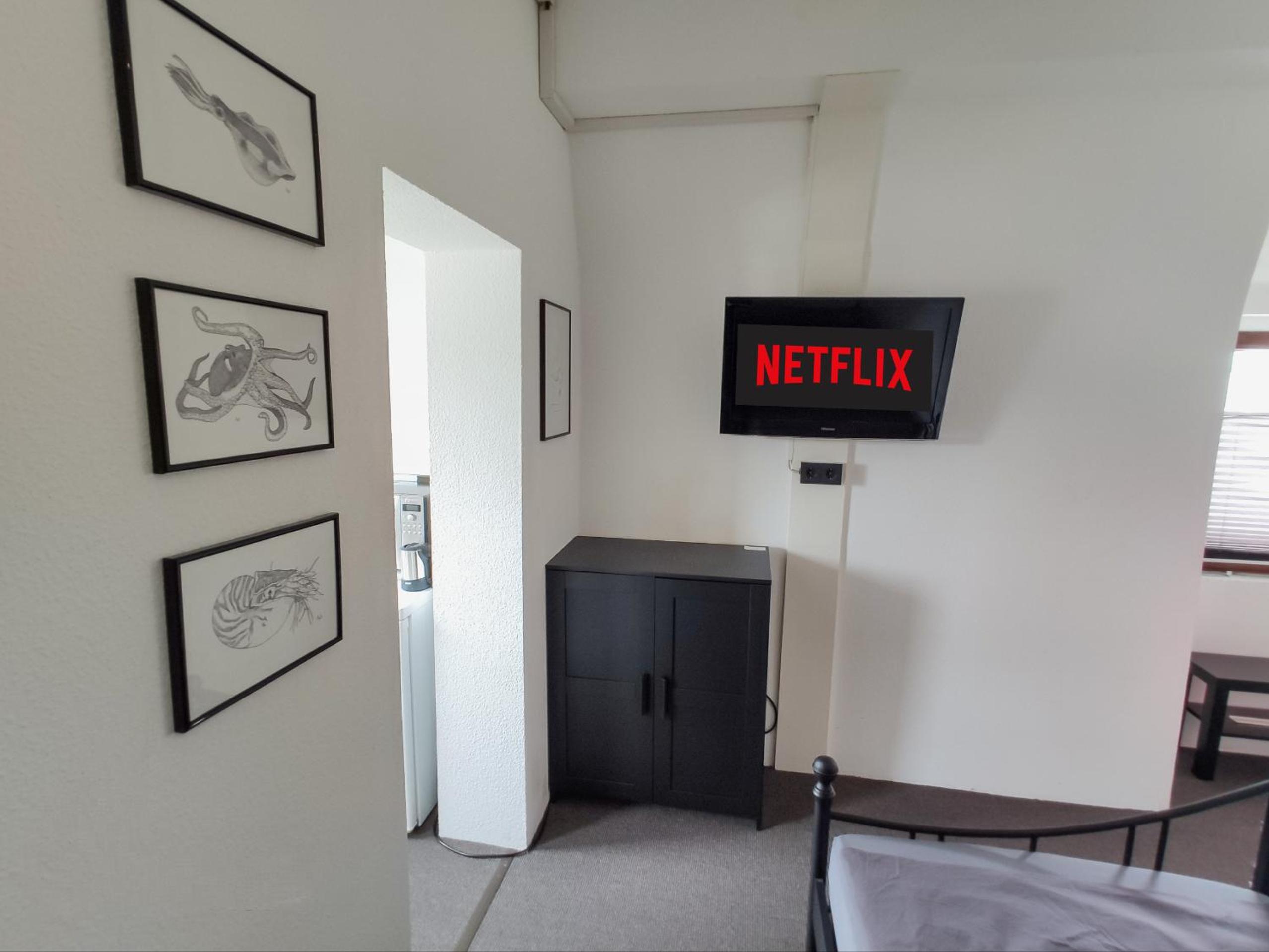One-Bedroom Apartment photo 1