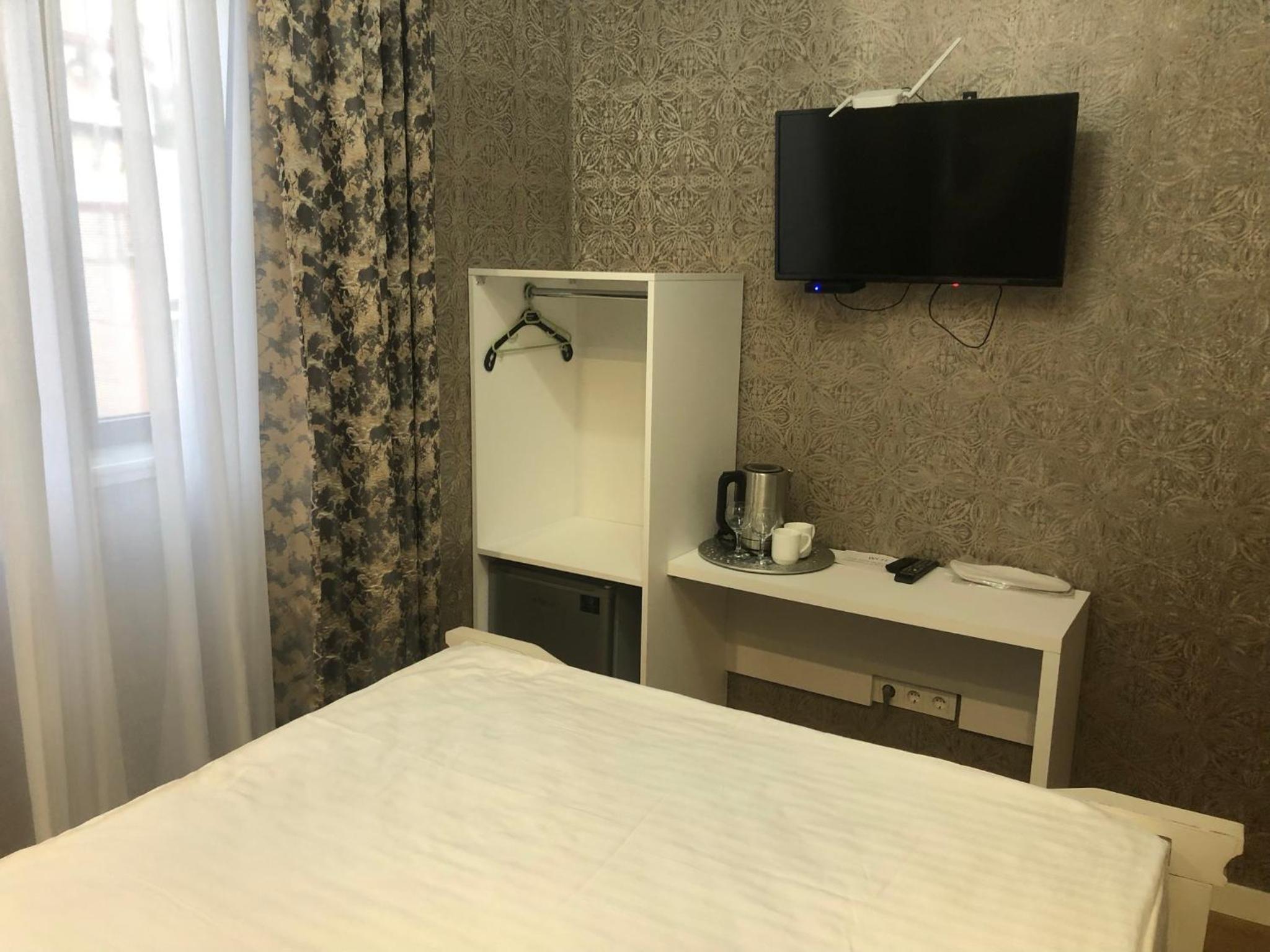 Budget Double Room - Photo 4