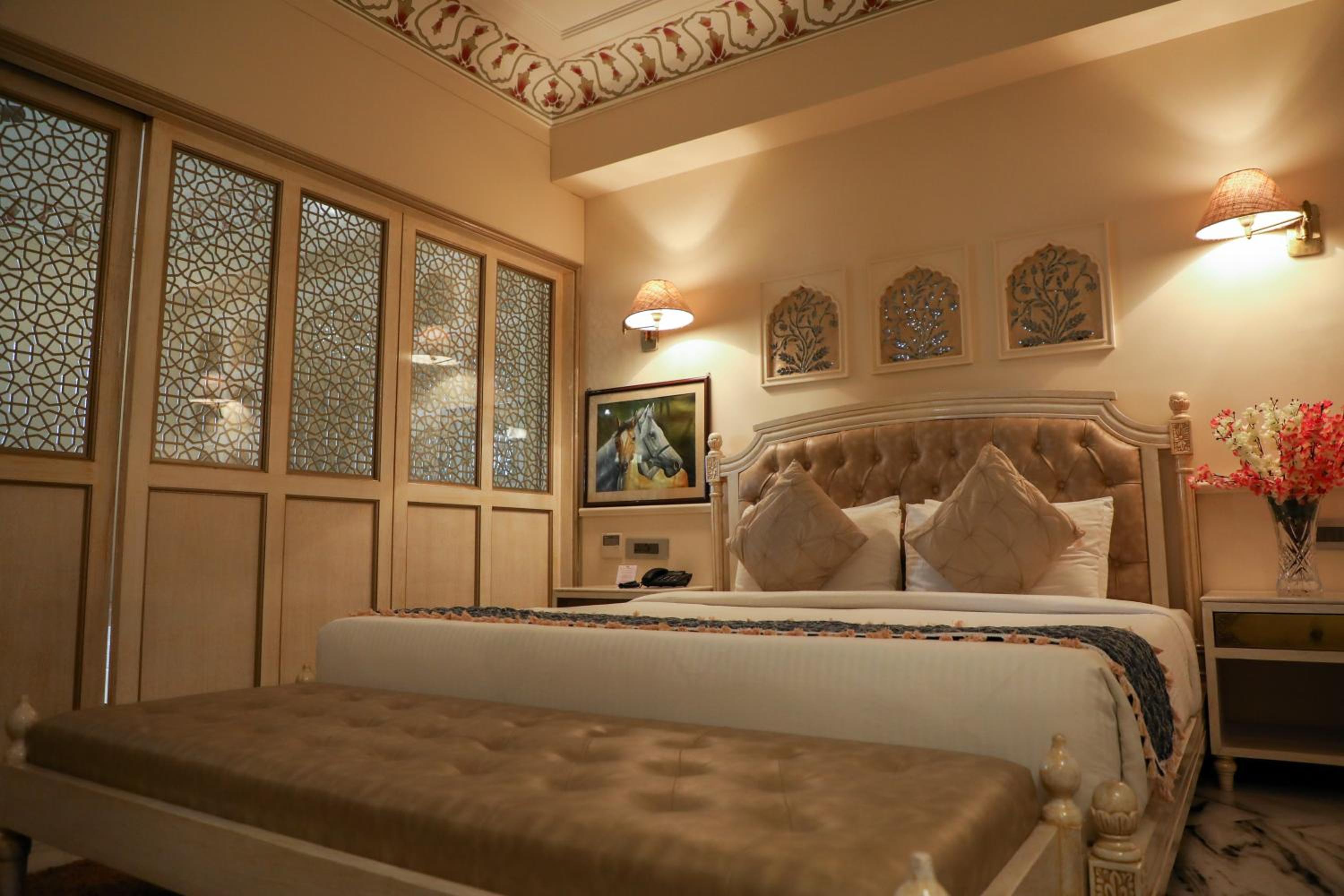 Family Suite:  Enjoy Happy Hours with 2+1 offer, 20% off on F&B services,20% Off on Laundry service ,Free Pick up on Arrival only from Train or Bus station (8am-8pm) - Photo 13