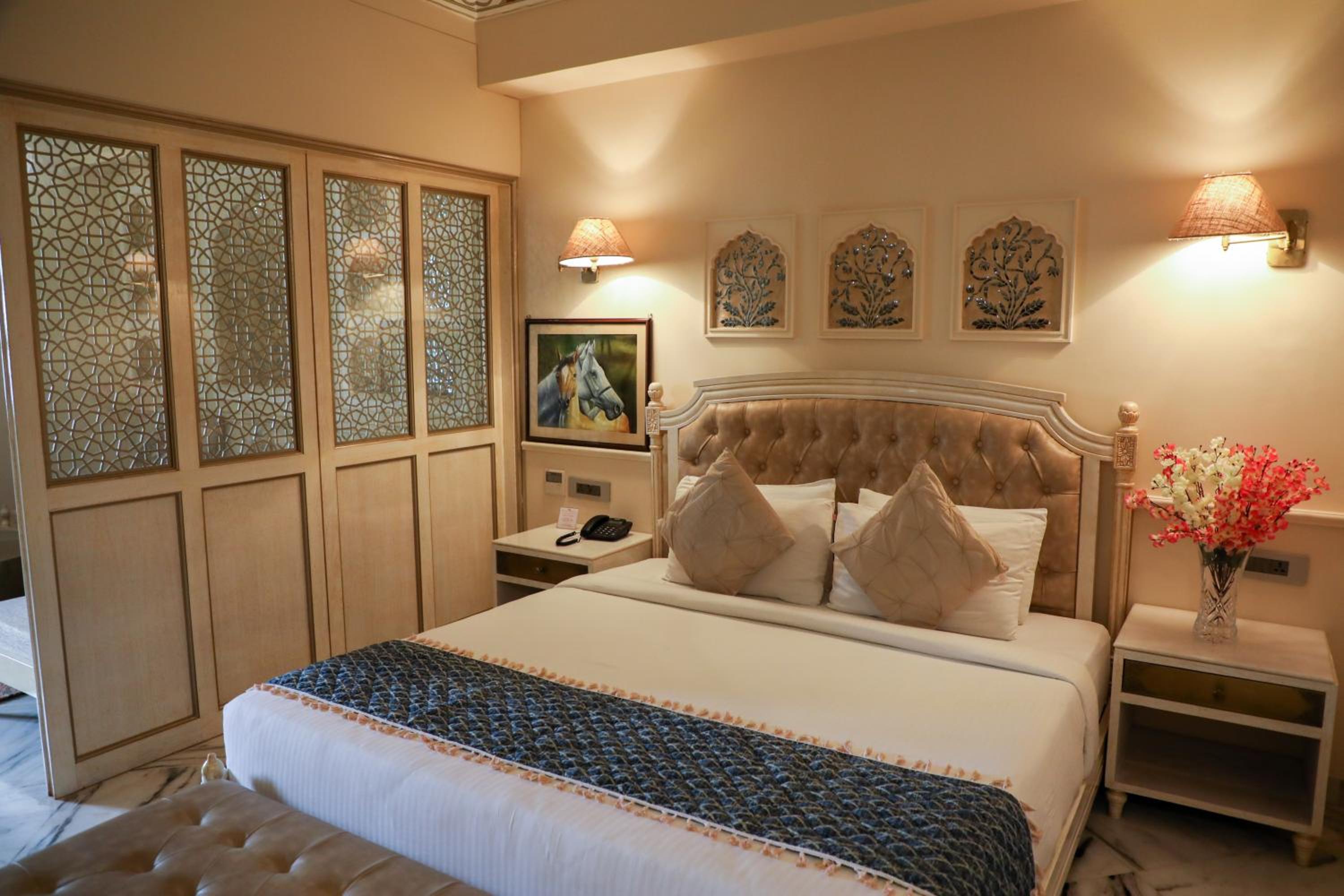 Family Suite:  Enjoy Happy Hours with 2+1 offer, 20% off on F&B services,20% Off on Laundry service ,Free Pick up on Arrival only from Train or Bus station (8am-8pm) - Photo 6