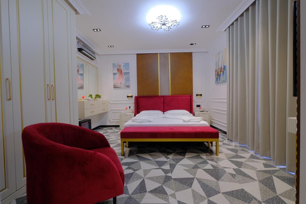 Deluxe Suite with Spa Bath