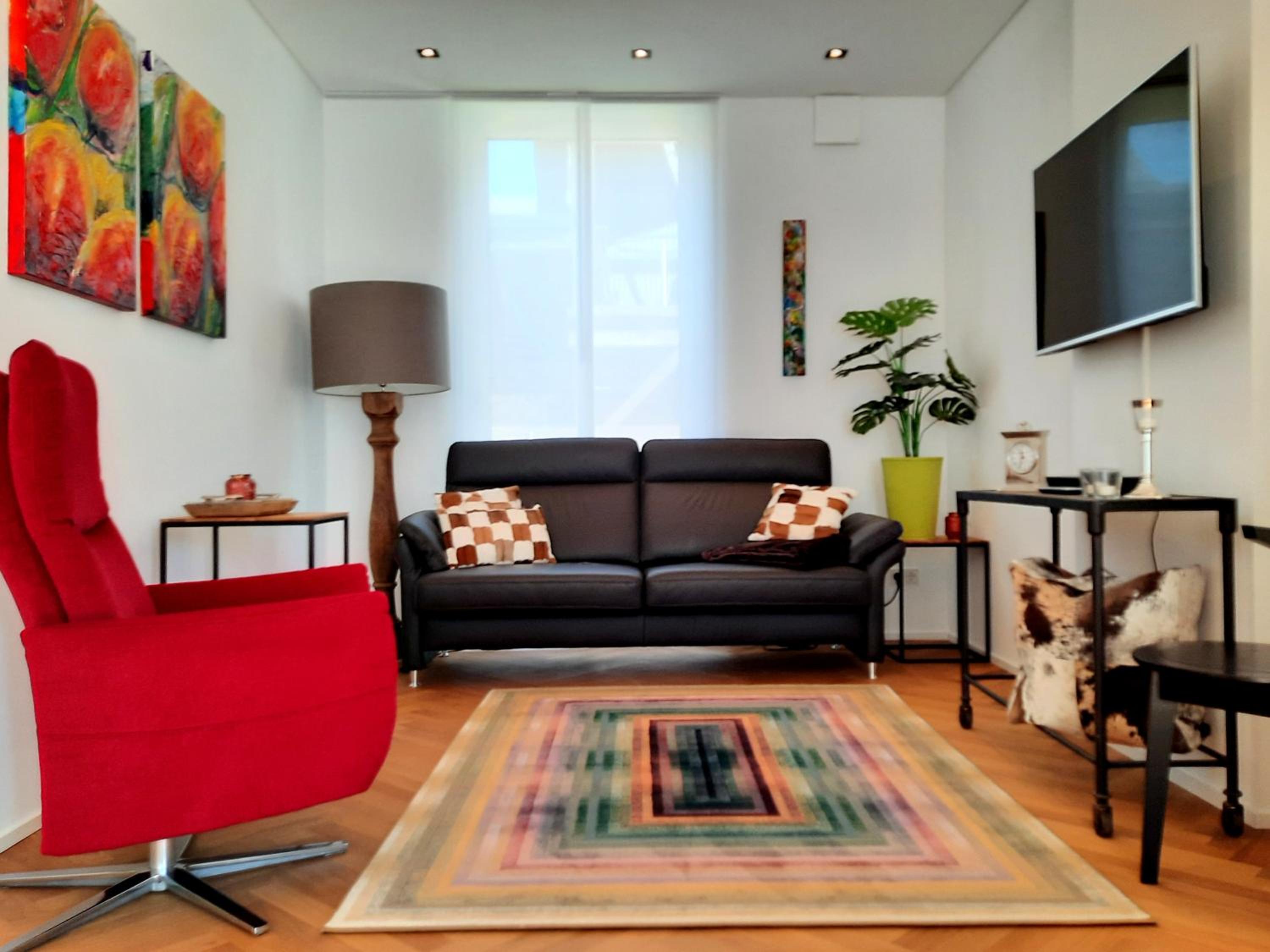 One-Bedroom Apartment photo 1