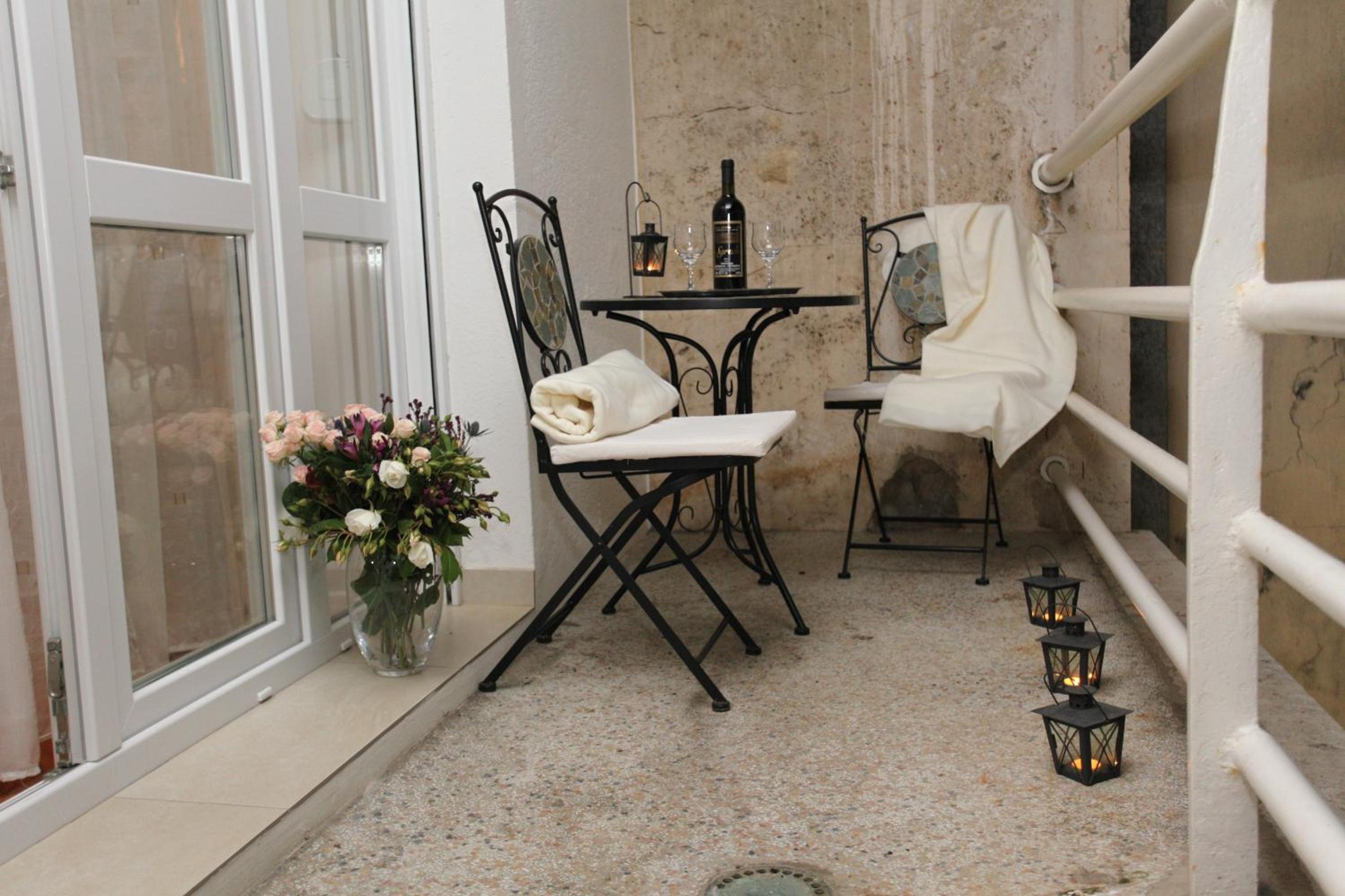 One-Bedroom Apartment with Balcony - Photo 30