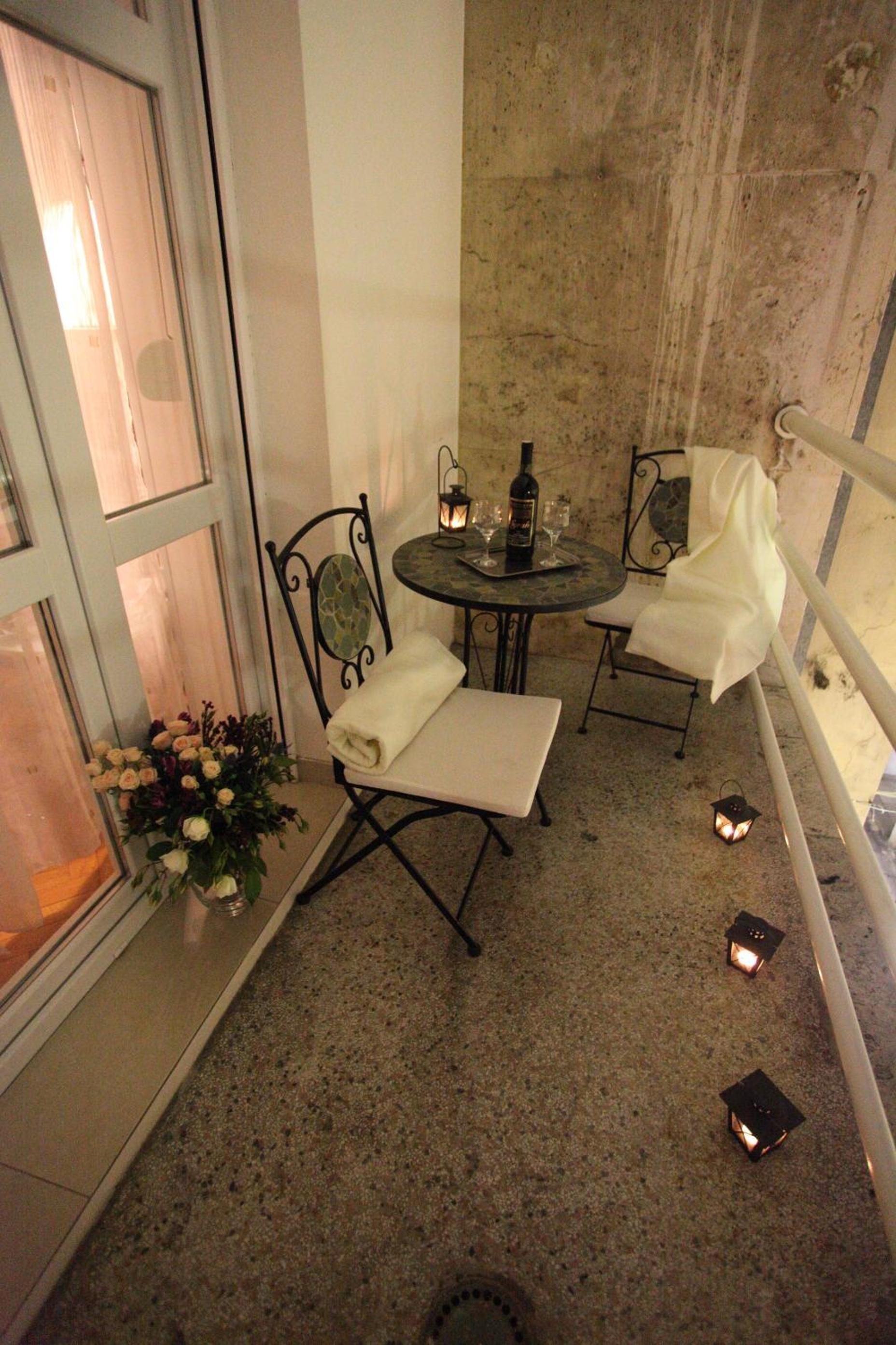 One-Bedroom Apartment with Balcony - Photo 27