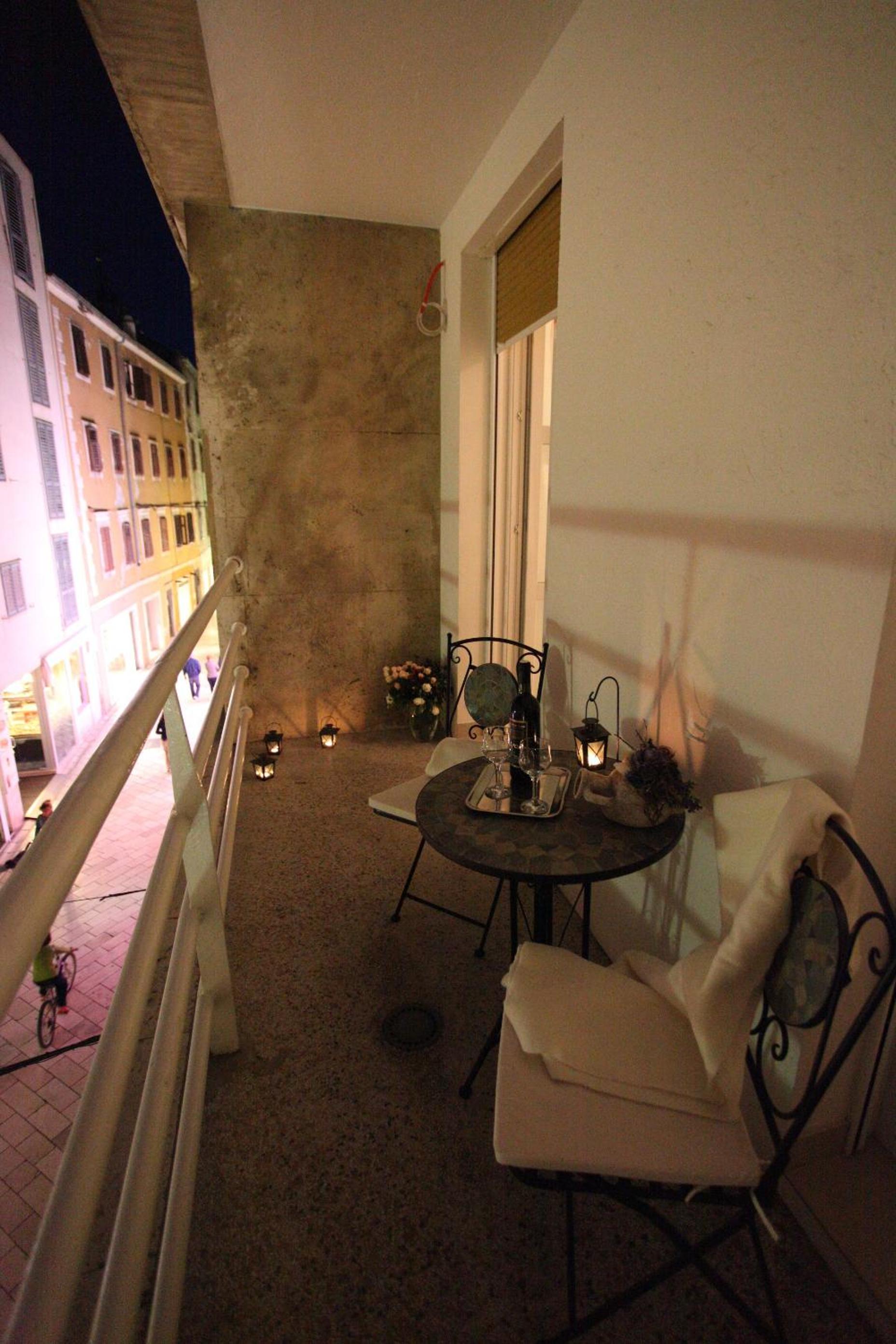 One-Bedroom Apartment with Balcony - Photo 25