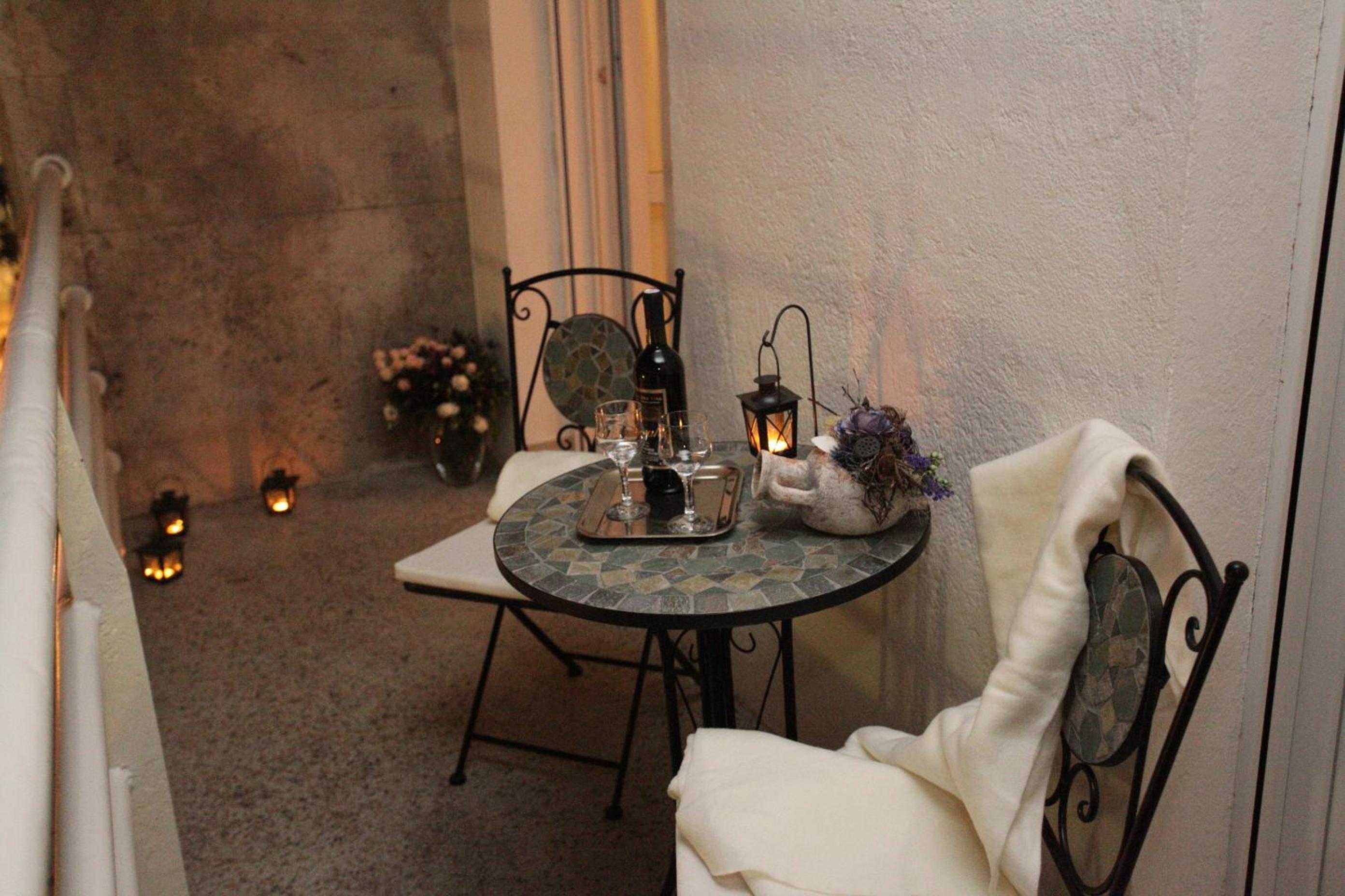 One-Bedroom Apartment with Balcony - Photo 23
