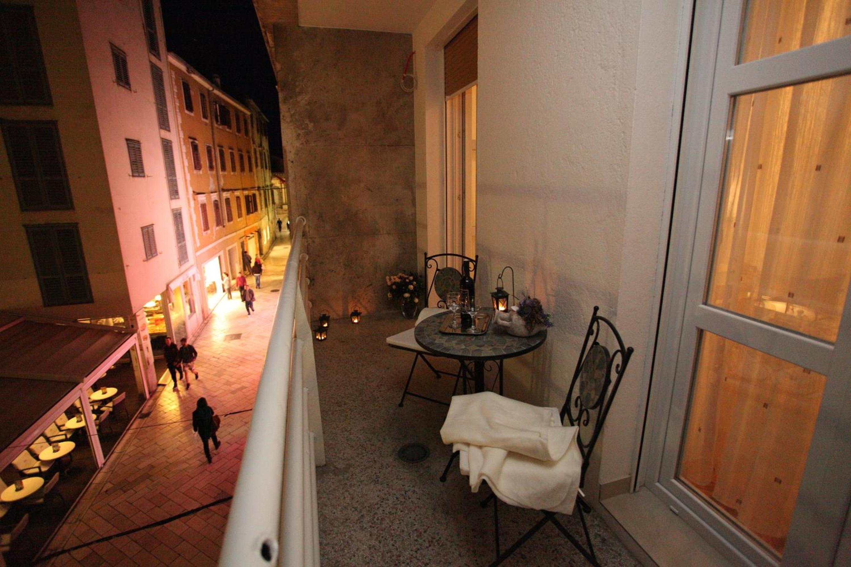 One-Bedroom Apartment with Balcony - Photo 24