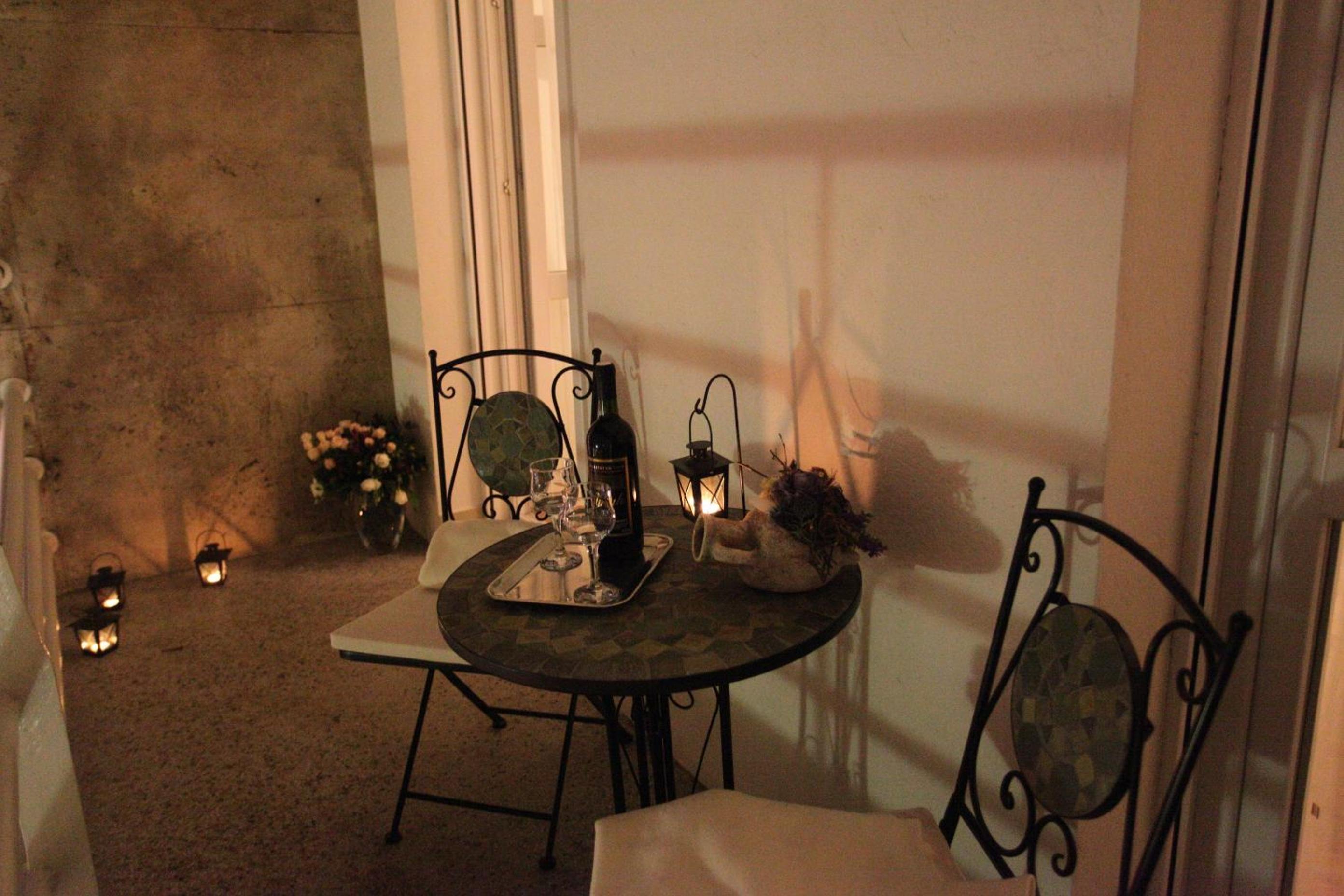 One-Bedroom Apartment with Balcony - Photo 3
