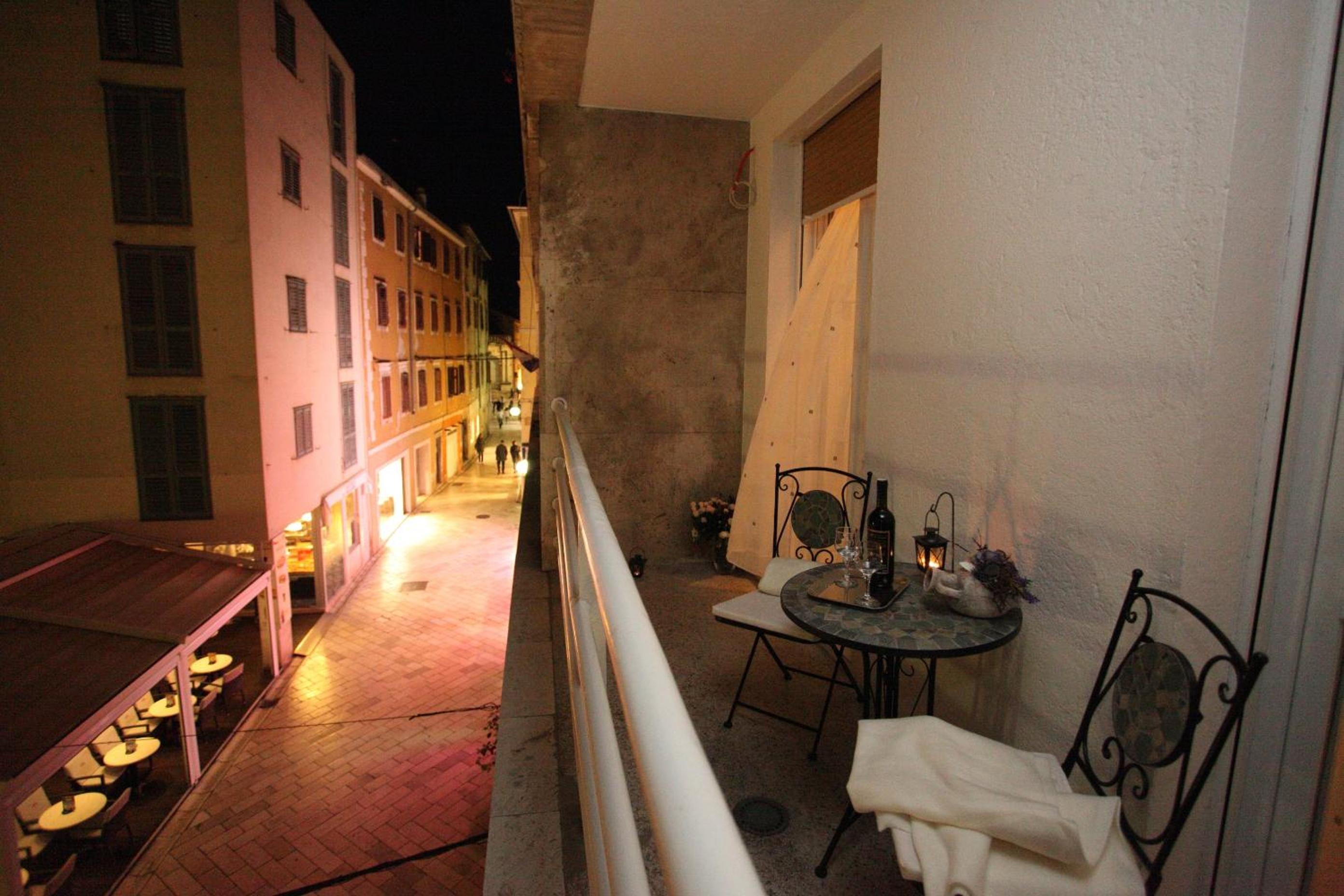 One-Bedroom Apartment with Balcony - Photo 19