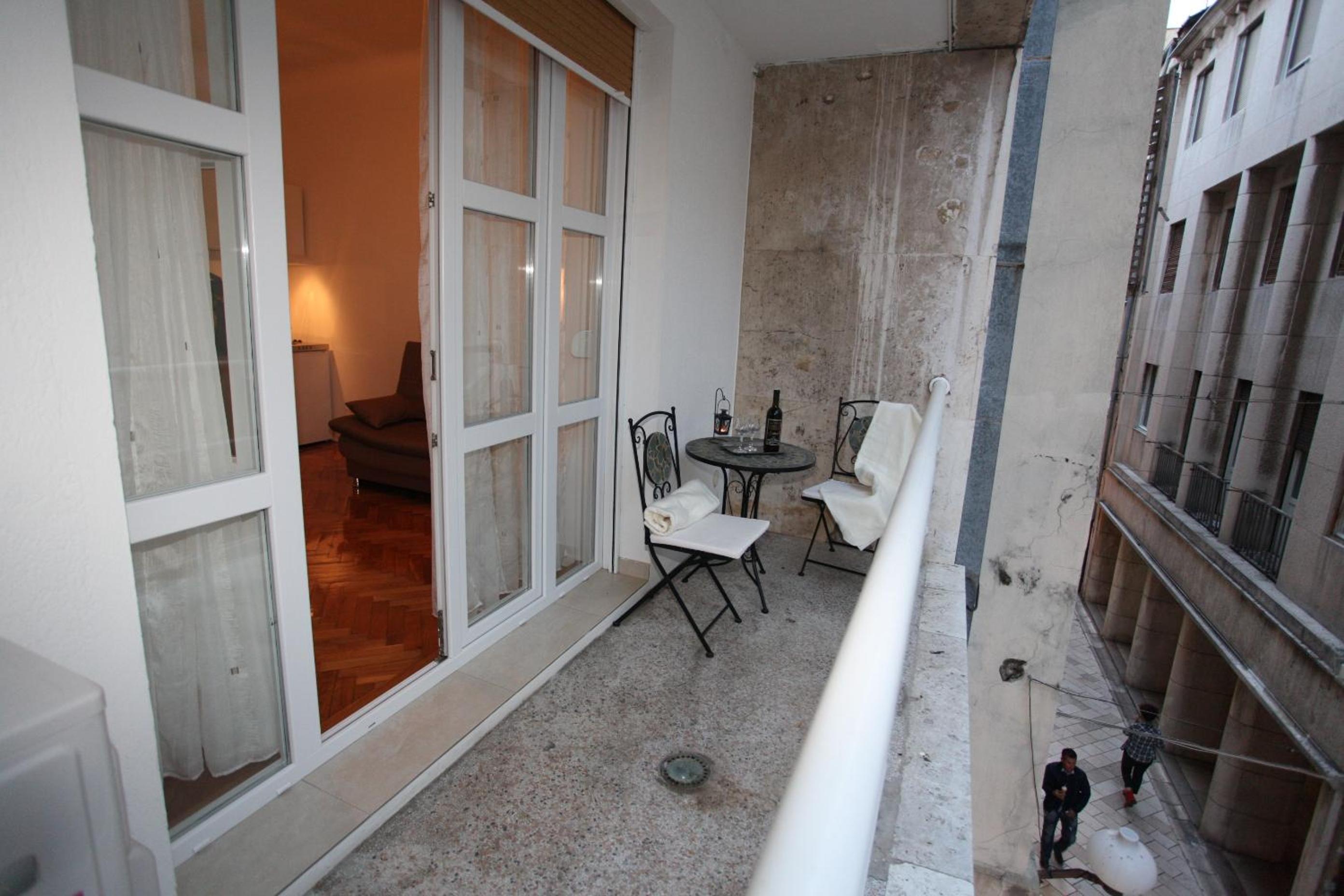 One-Bedroom Apartment with Balcony - Photo 17