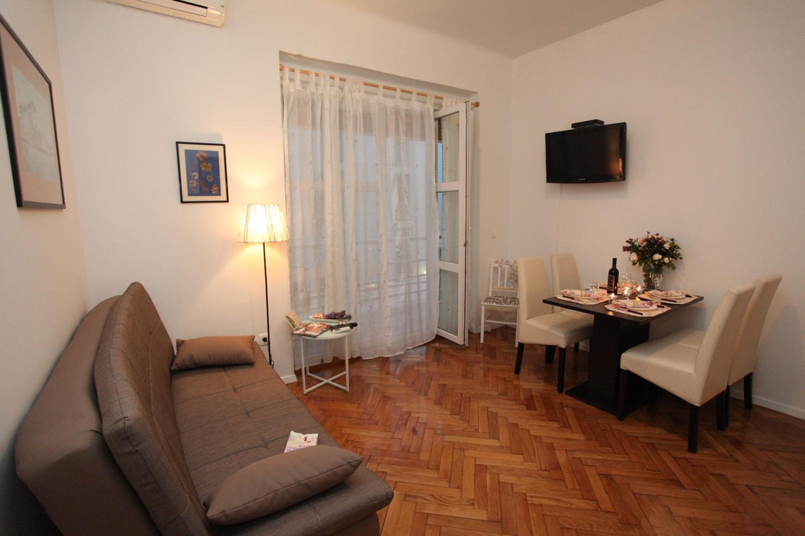 One-Bedroom Apartment - Photo 28