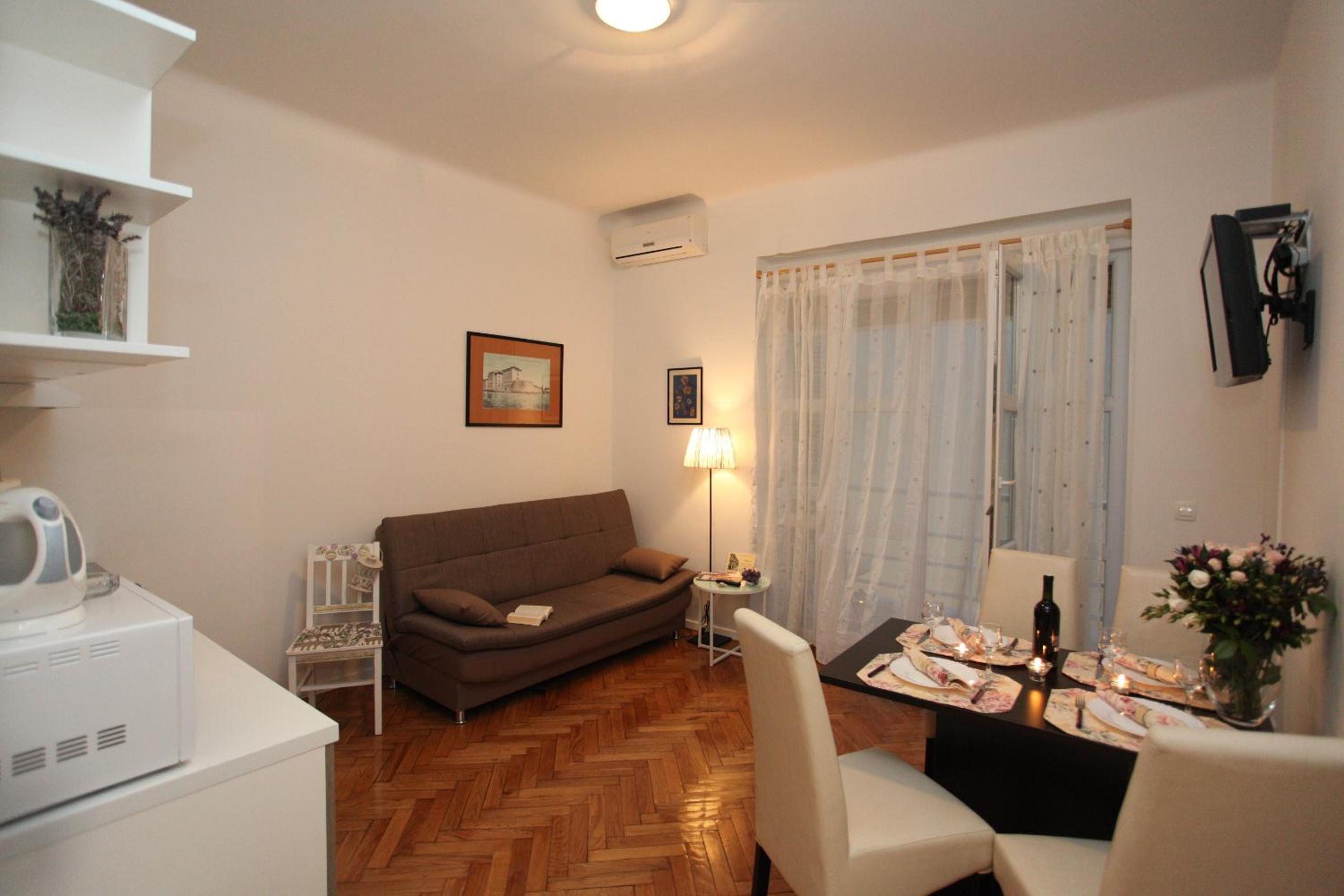 One-Bedroom Apartment - Photo 14
